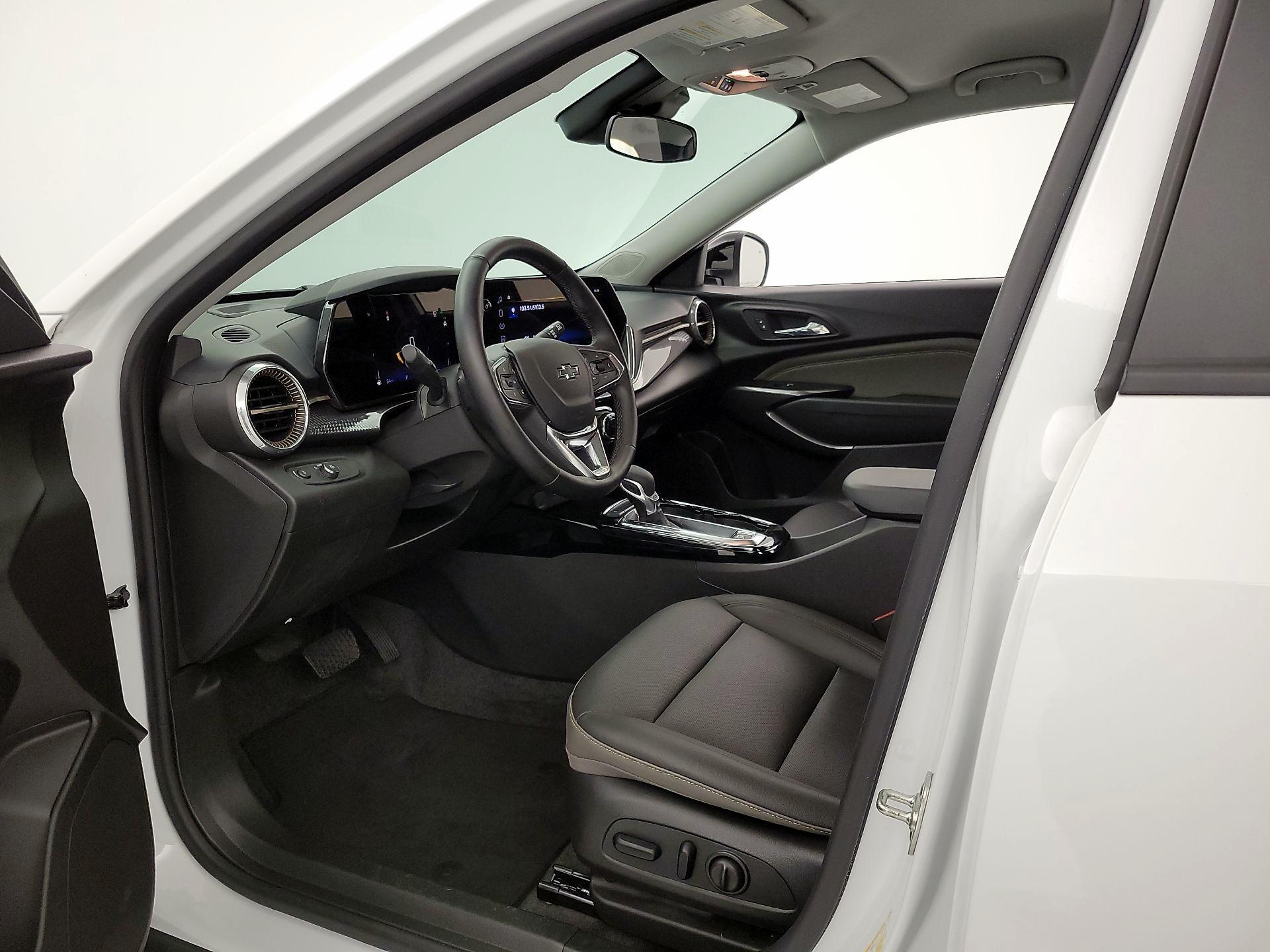 Thumbnail: 2025 Chevrolet Trax - 11