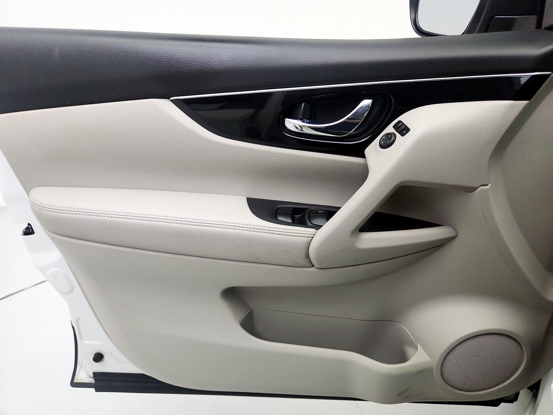 Thumbnail: 2019 Nissan Rogue Sport - 12