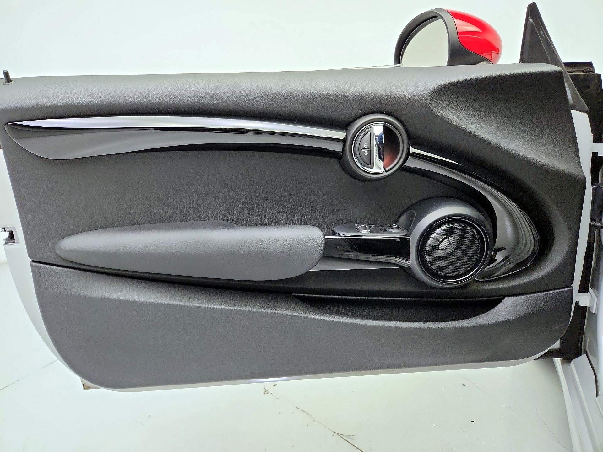 Thumbnail: 2015 MINI Cooper Hardtop - 12