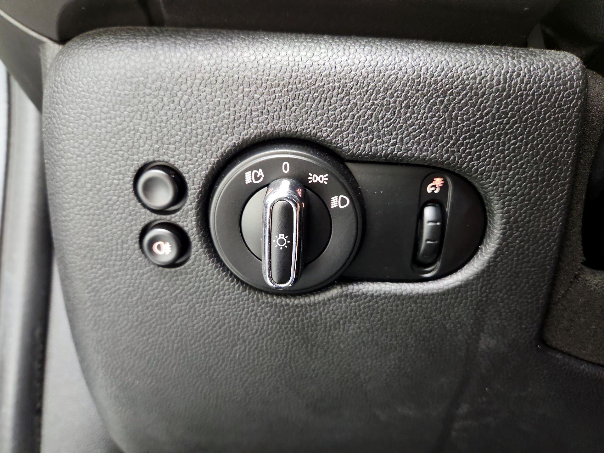 Thumbnail: 2015 MINI Cooper Hardtop - 13