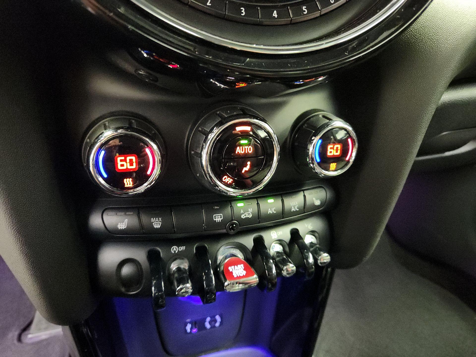 Thumbnail: 2015 MINI Cooper Hardtop - 17