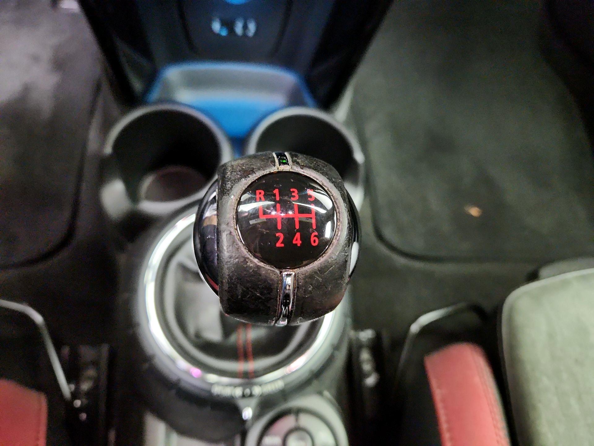 Thumbnail: 2015 MINI Cooper Hardtop - 18