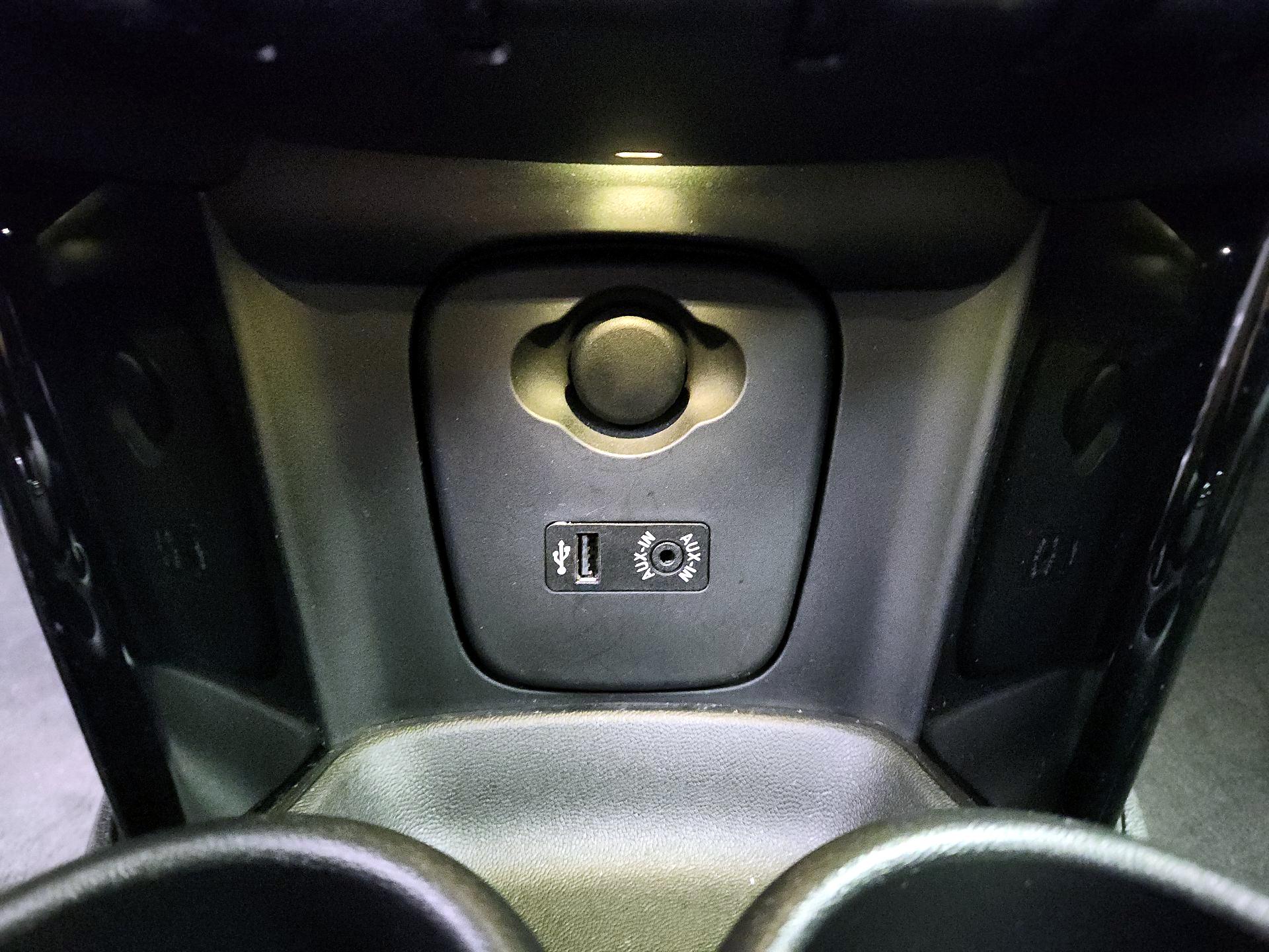 Thumbnail: 2015 MINI Cooper Hardtop - 19