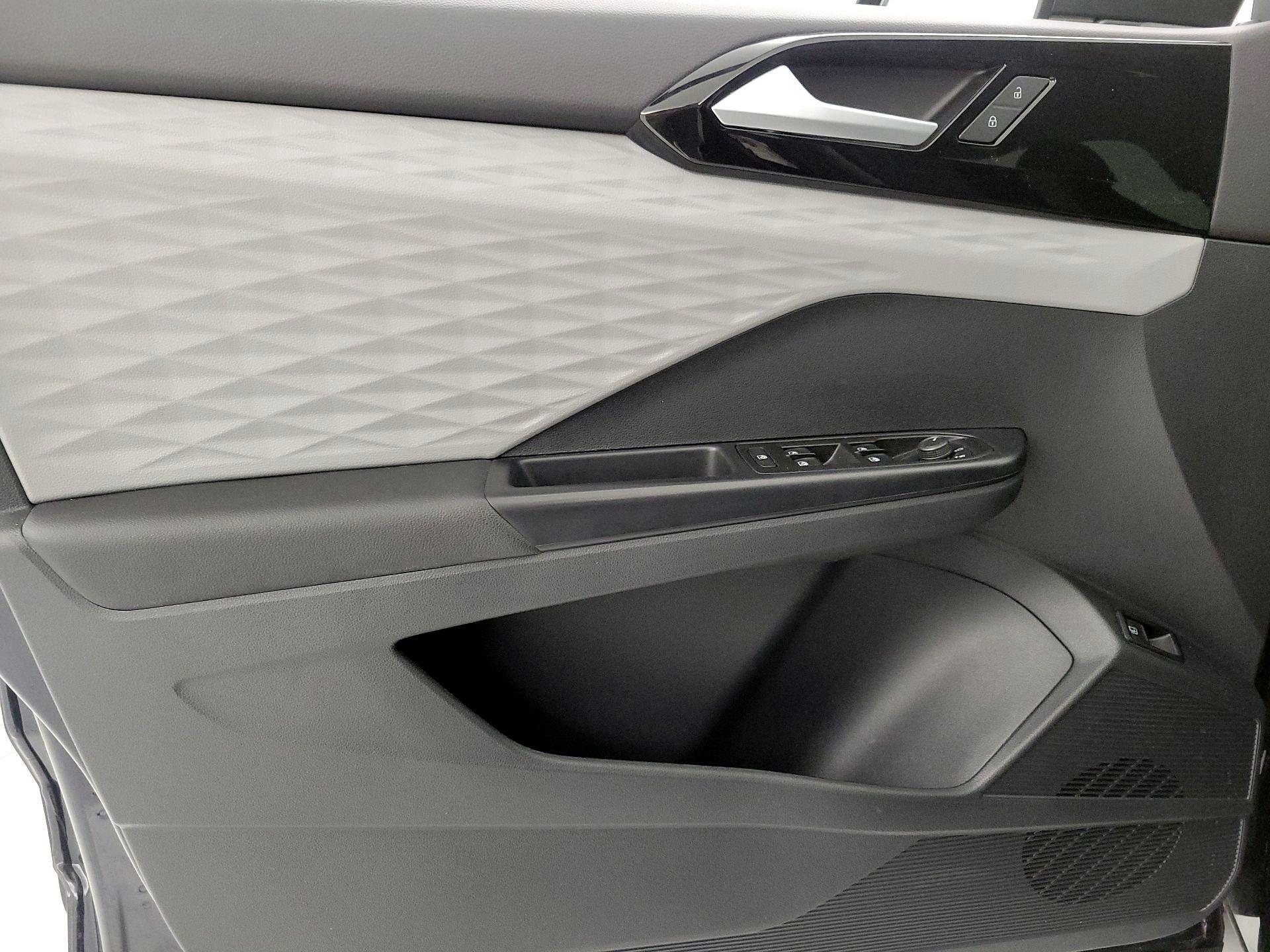 Thumbnail: 2023 Volkswagen Taos - 12