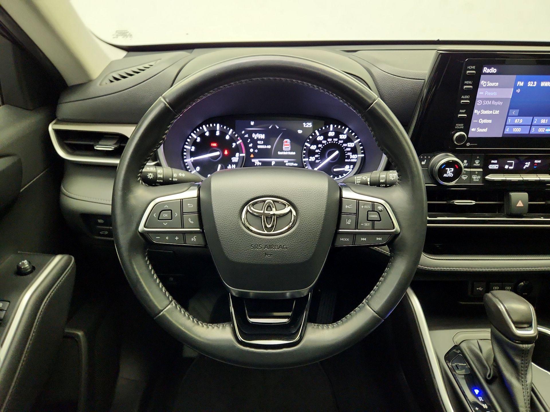 Thumbnail: 2021 Toyota Highlander - 10