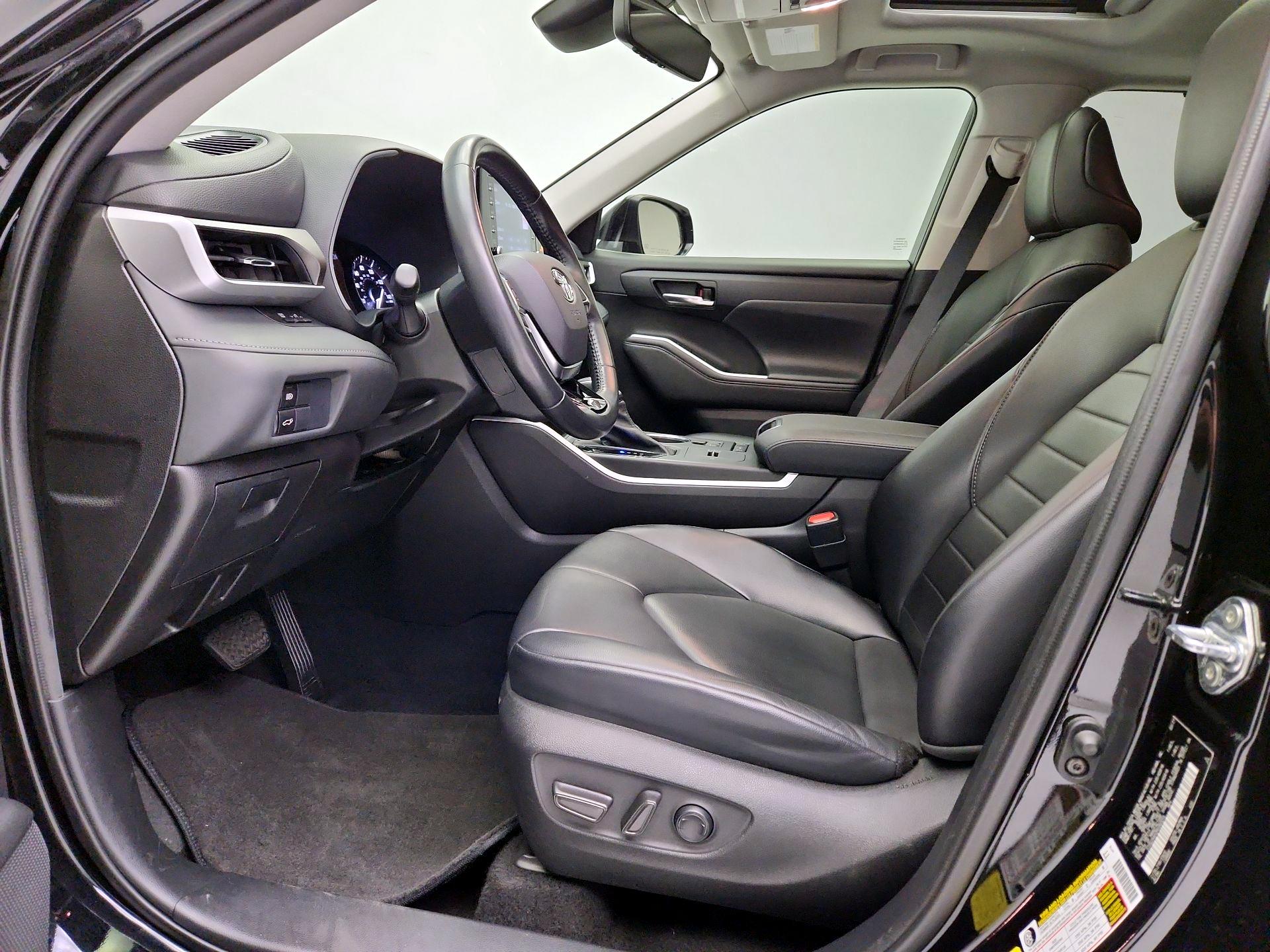 Thumbnail: 2021 Toyota Highlander - 11