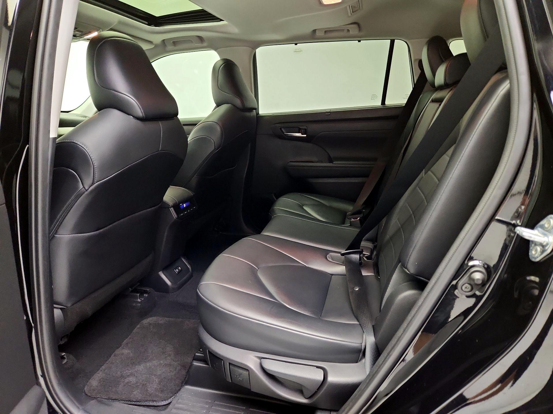 Thumbnail: 2021 Toyota Highlander - 20