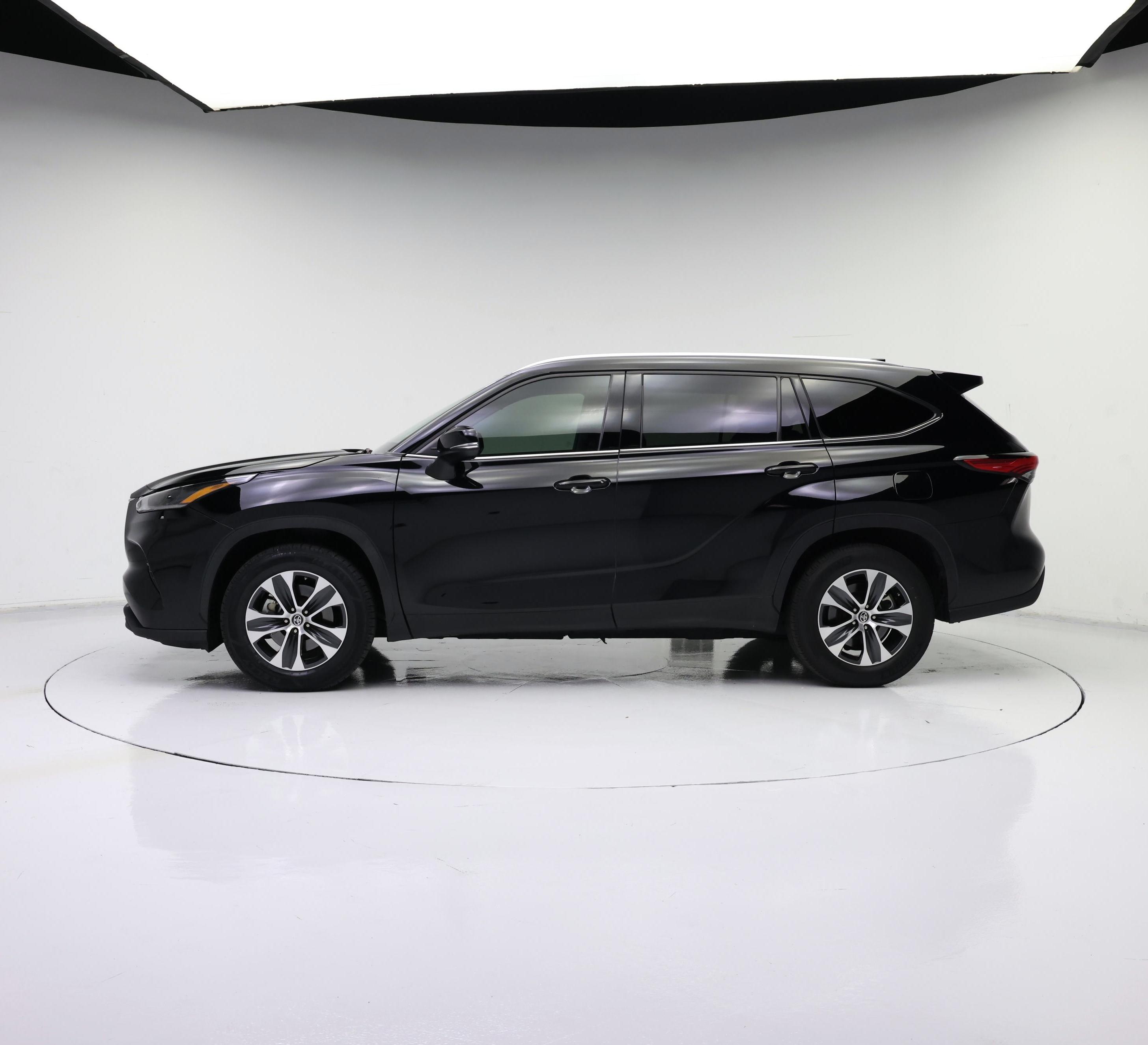 Thumbnail: 2021 Toyota Highlander - 3
