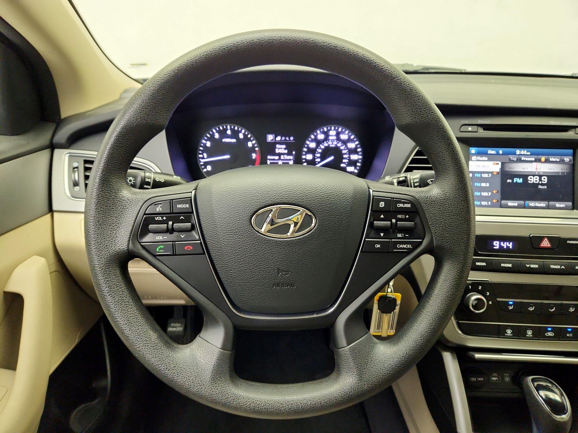 Thumbnail: 2016 Hyundai Sonata - 10