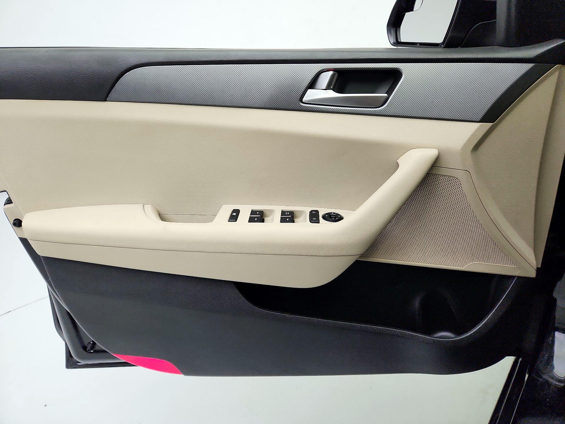 Thumbnail: 2016 Hyundai Sonata - 12