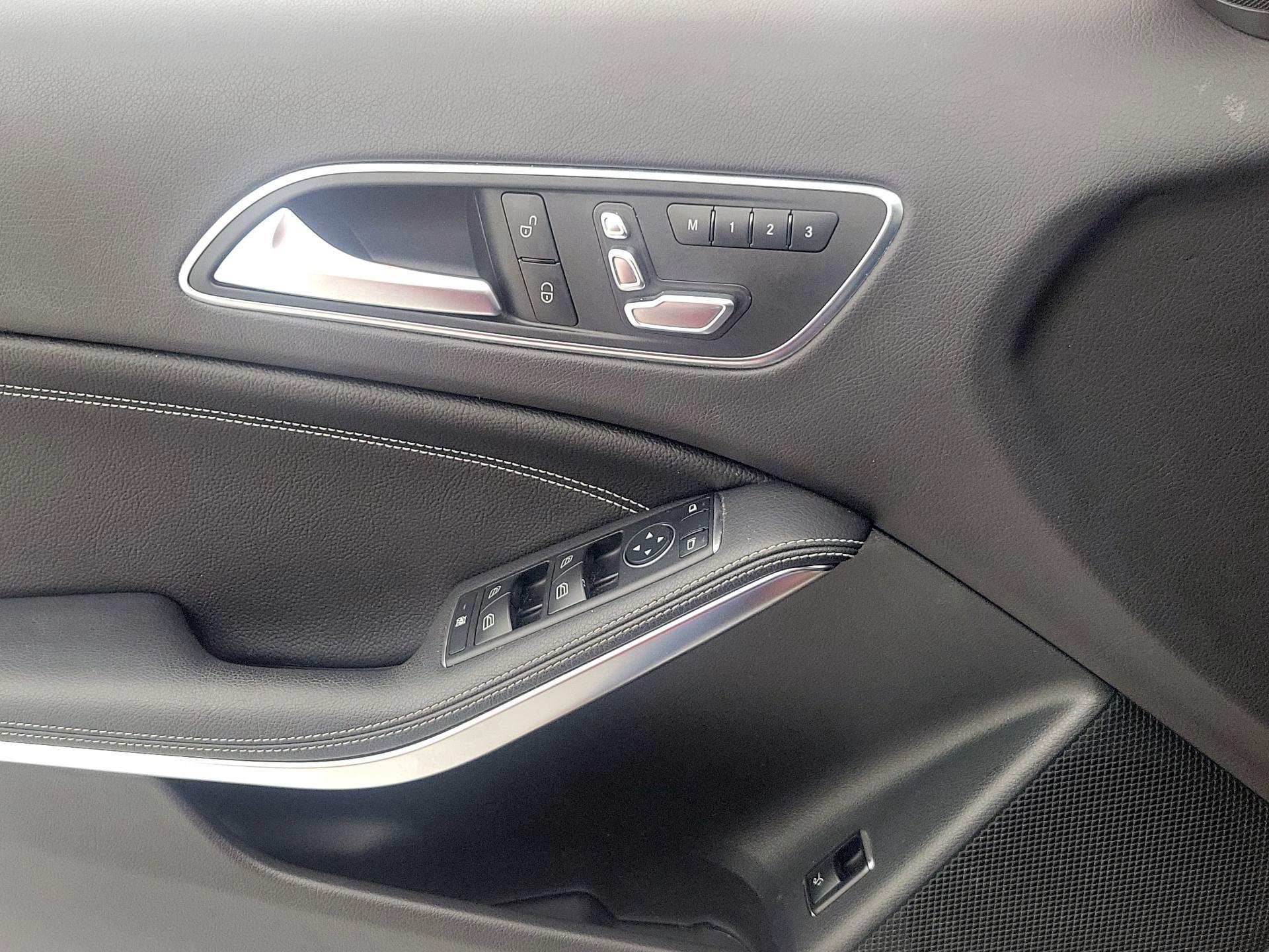 Thumbnail: 2018 Mercedes-Benz GLA - 12