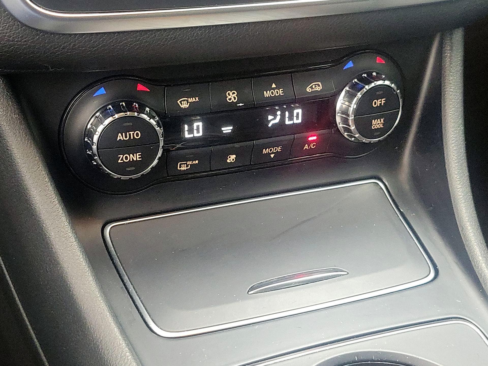 Thumbnail: 2018 Mercedes-Benz GLA - 16