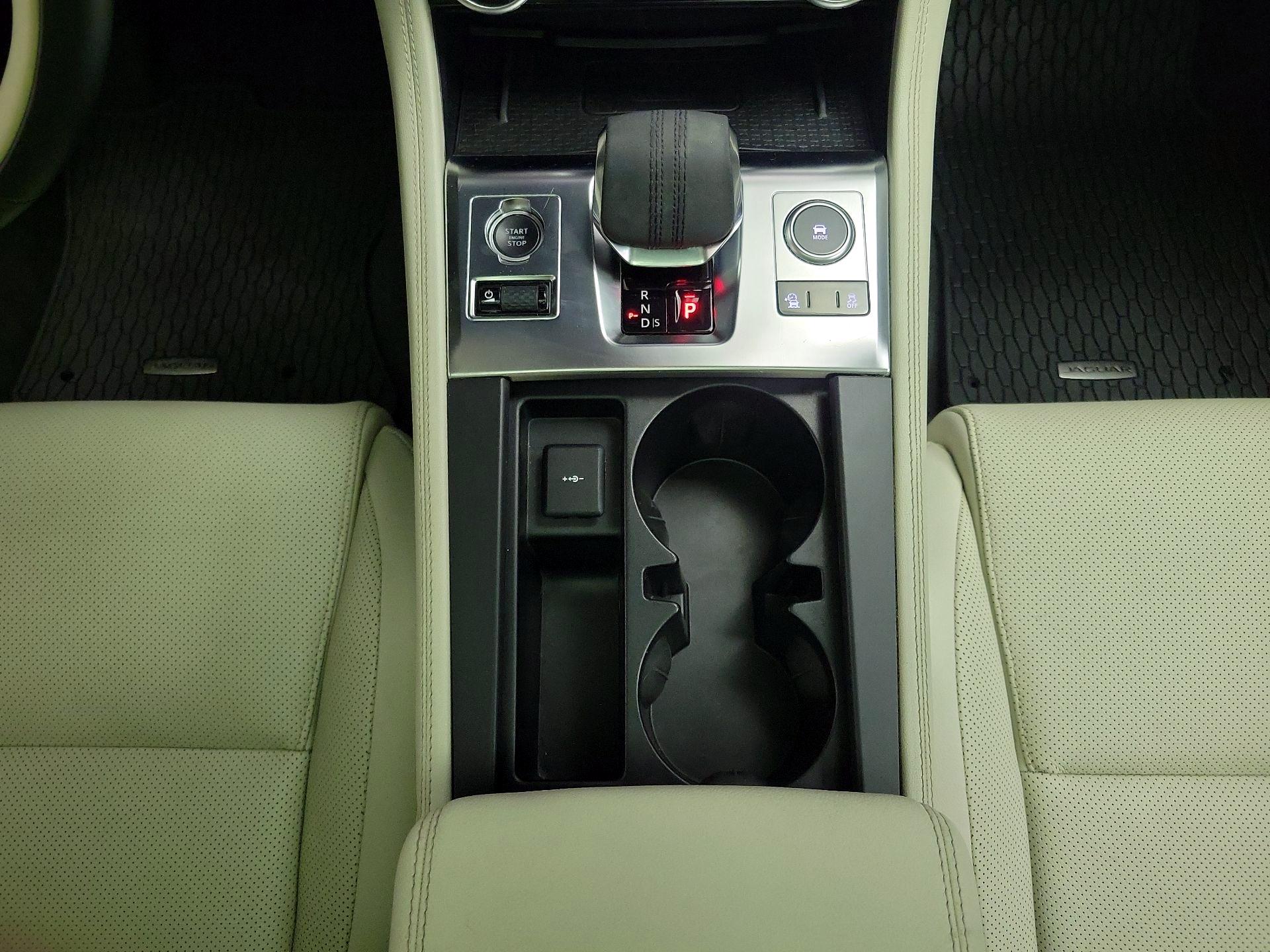 Thumbnail: 2022 Jaguar F-Pace - 18