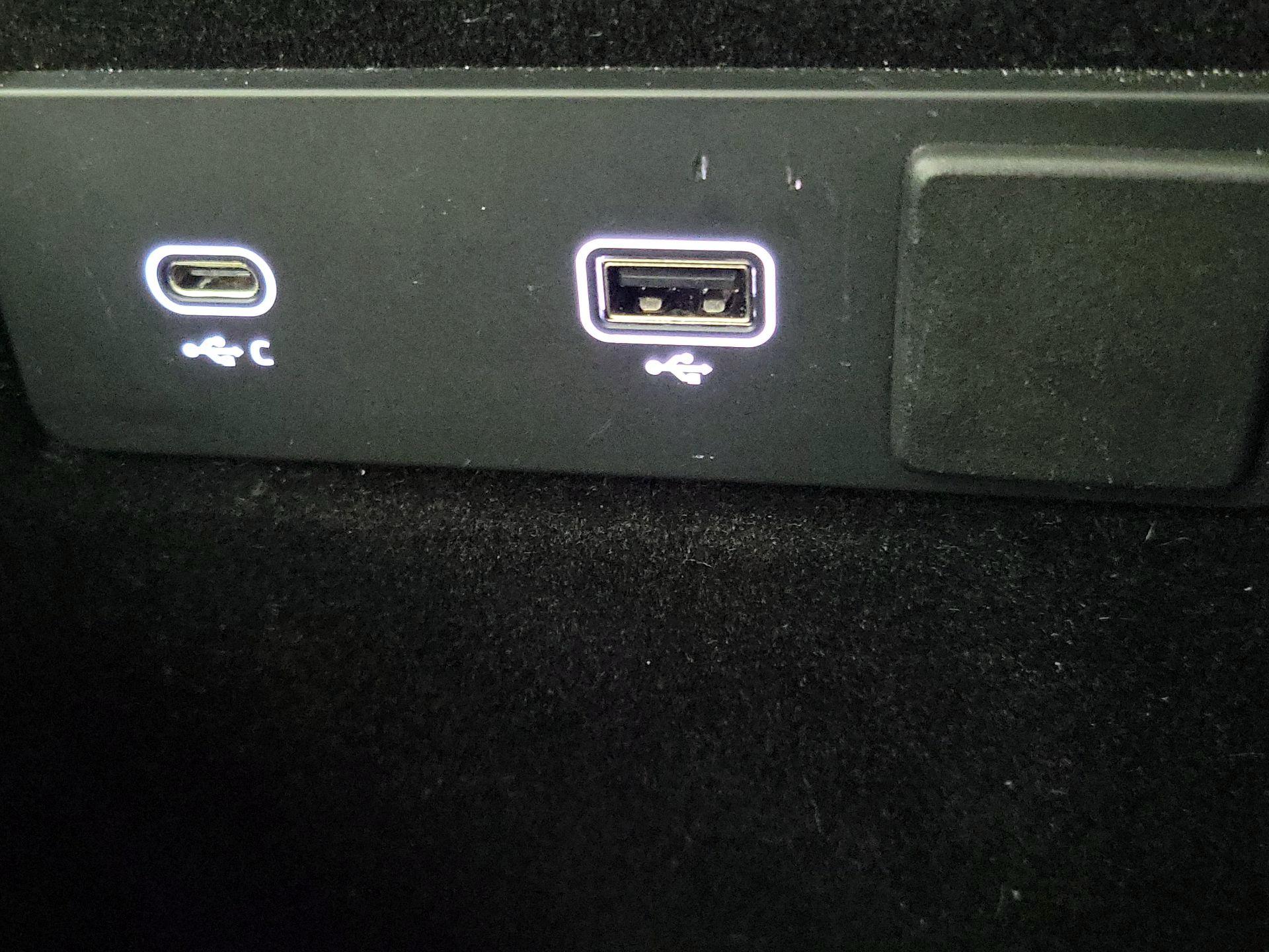 Thumbnail: 2022 Jaguar F-Pace - 19