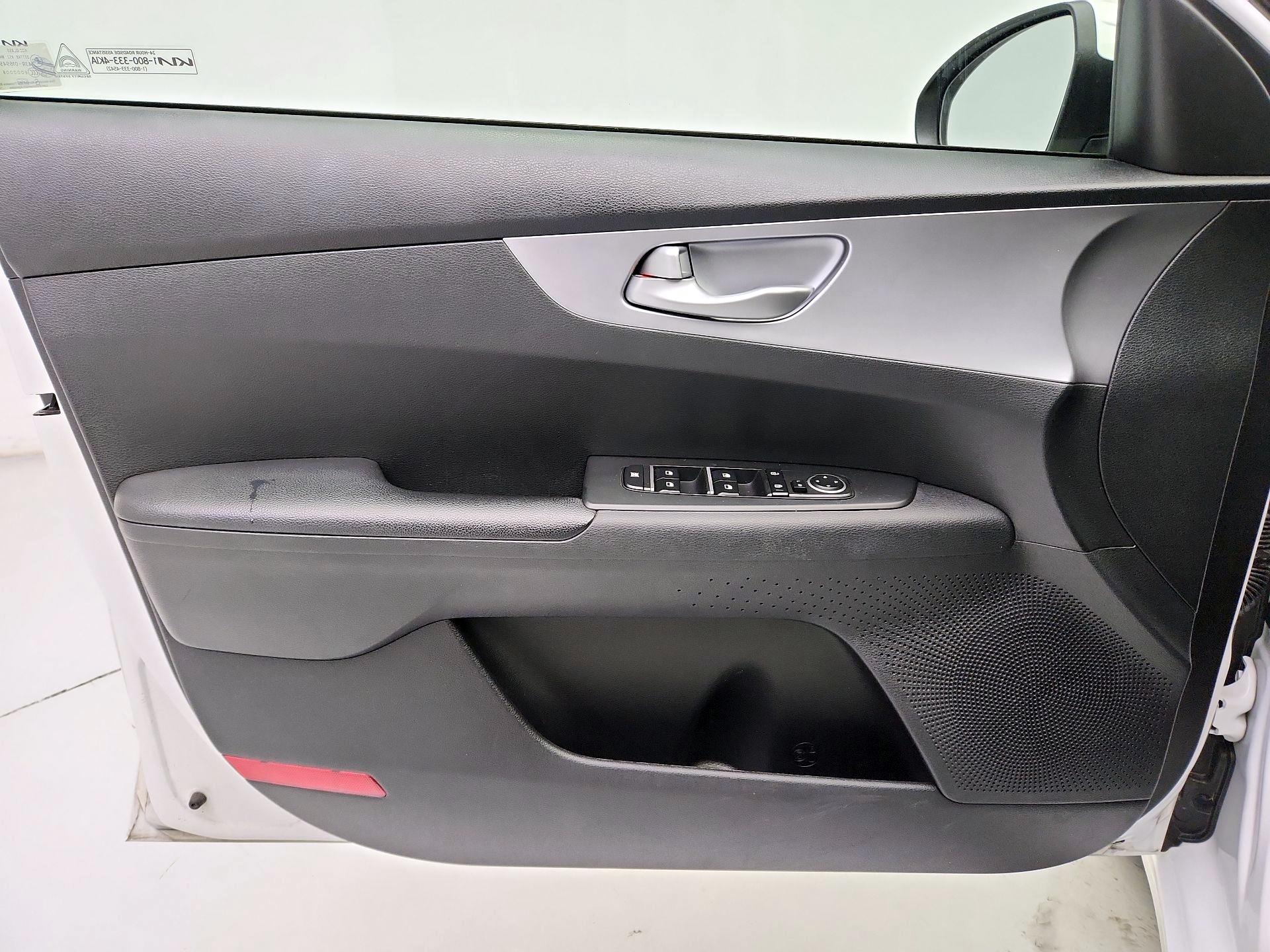 Thumbnail: 2022 Kia Forte - 12