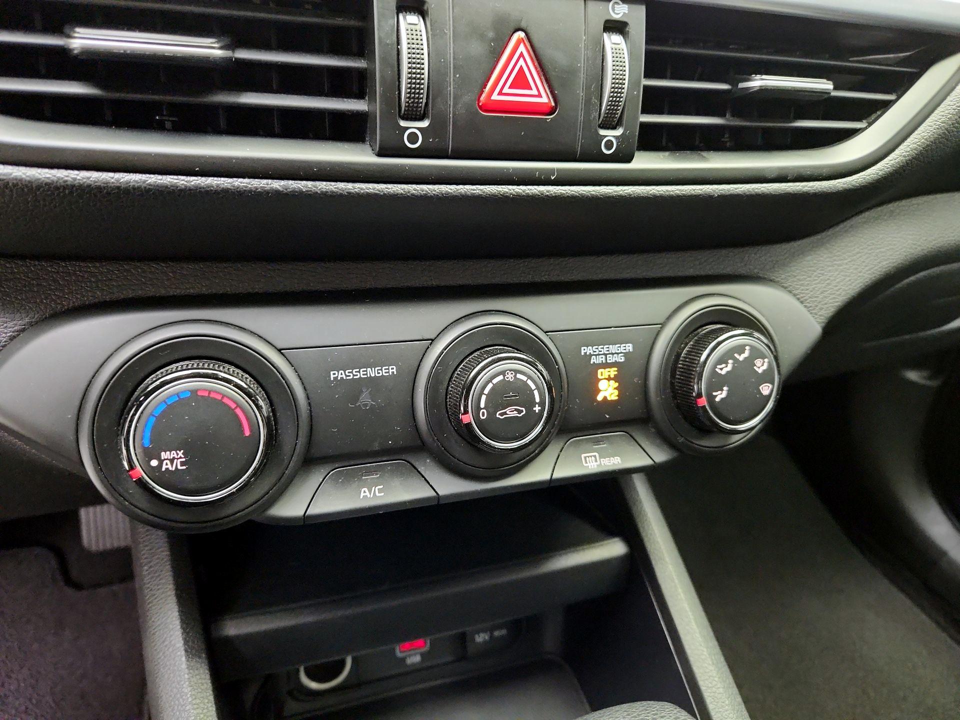 Thumbnail: 2022 Kia Forte - 16