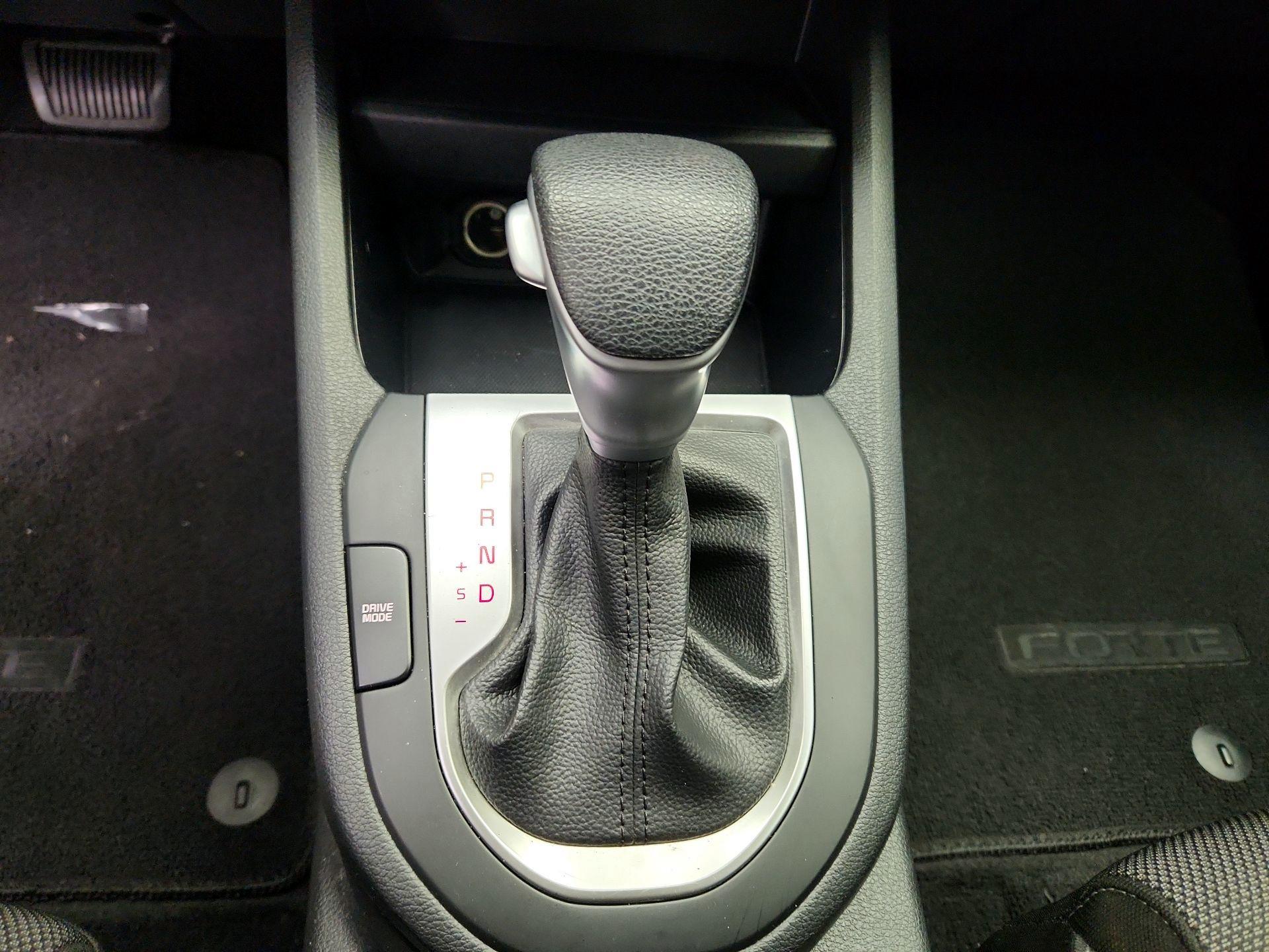 Thumbnail: 2022 Kia Forte - 17