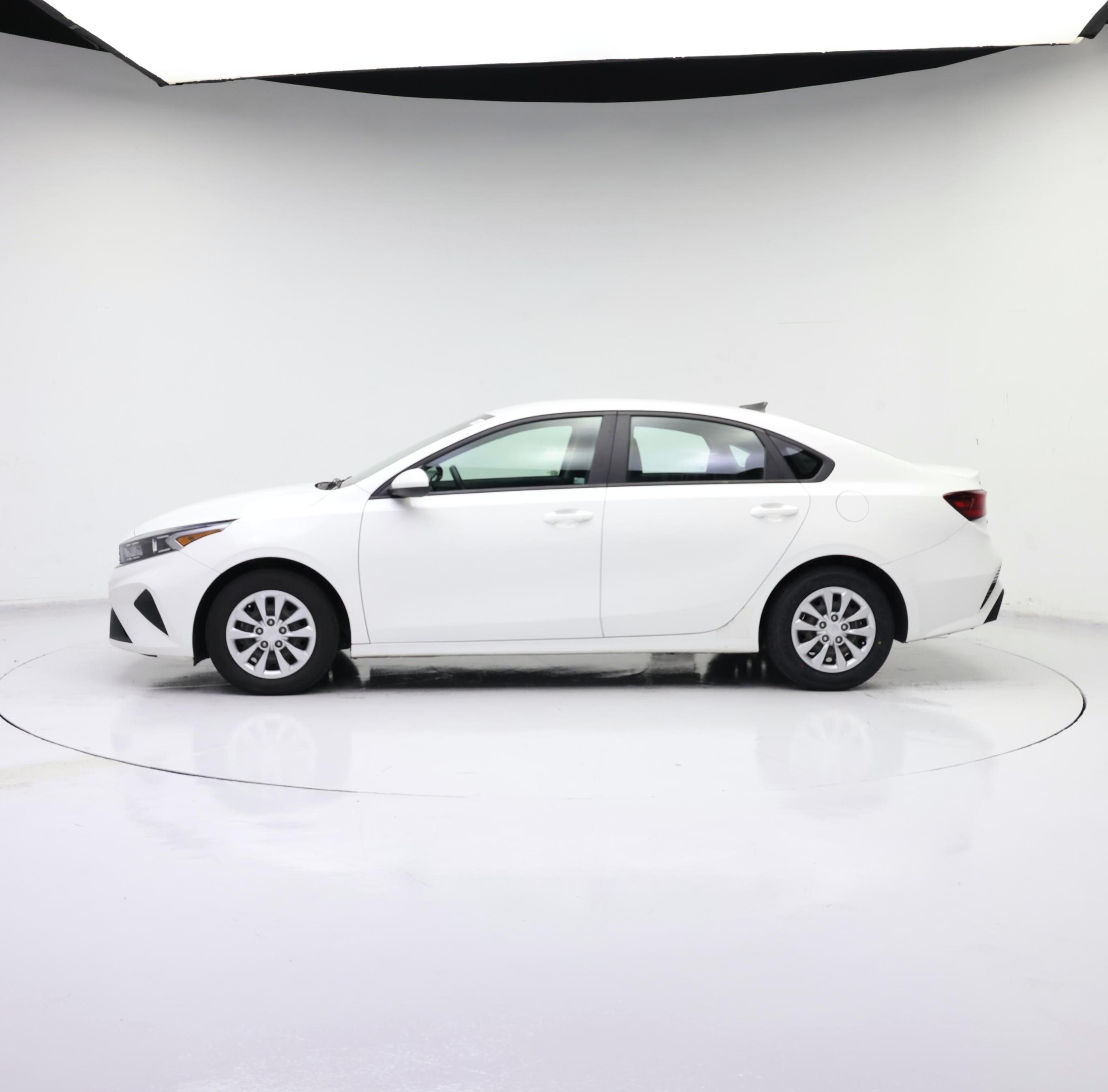 Thumbnail: 2022 Kia Forte - 3