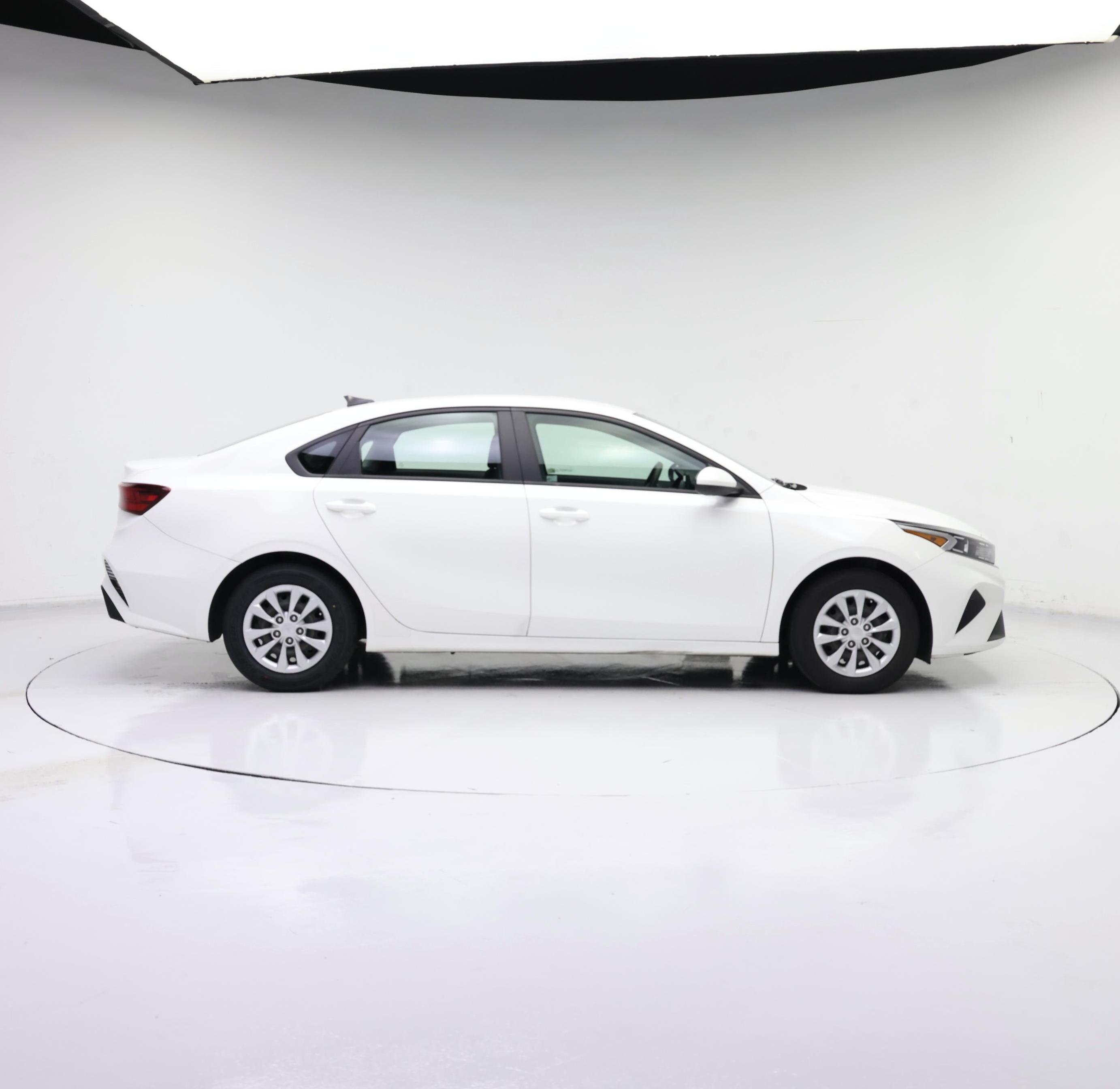 Thumbnail: 2022 Kia Forte - 7