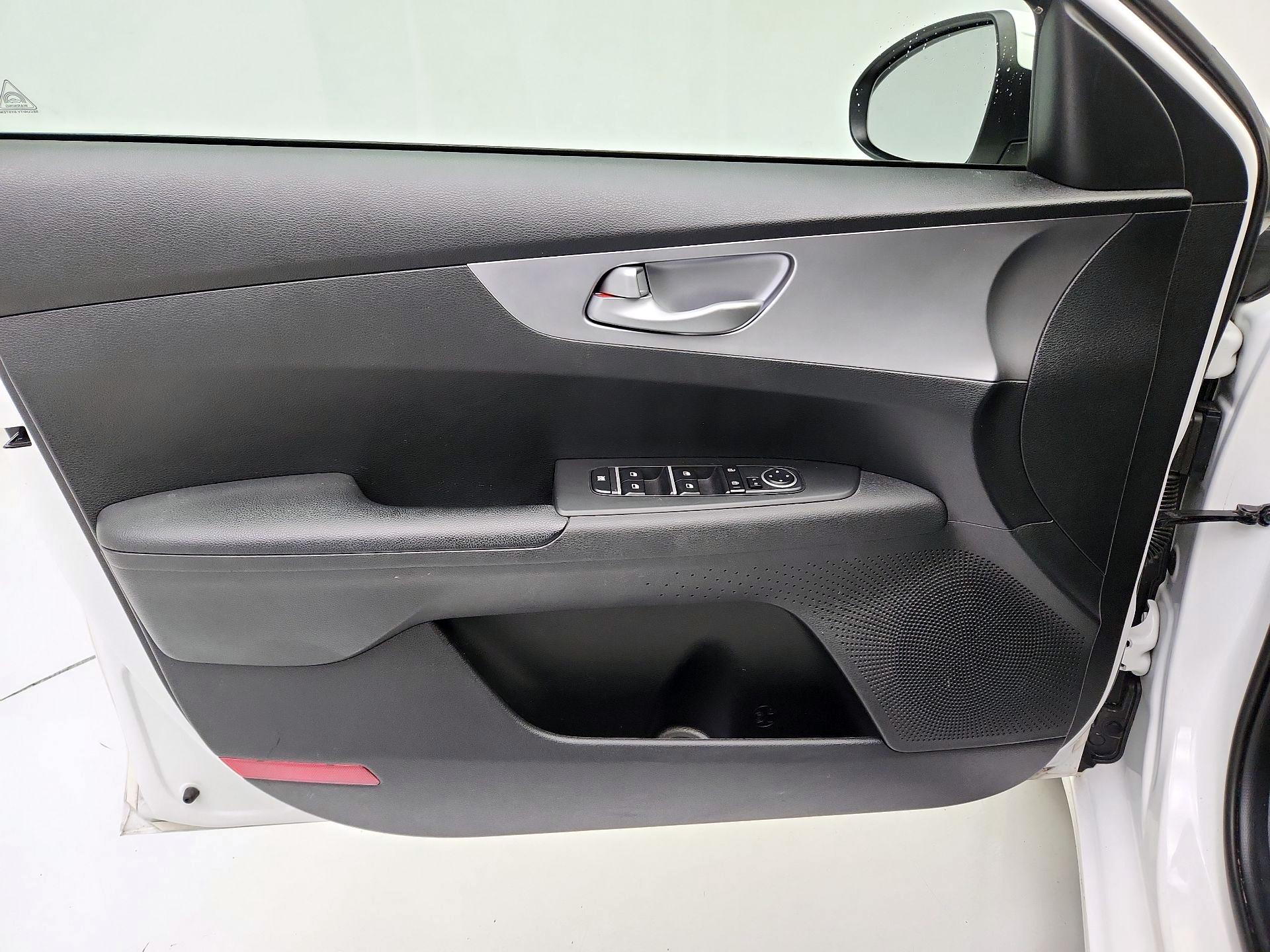 Thumbnail: 2022 Kia Forte - 12