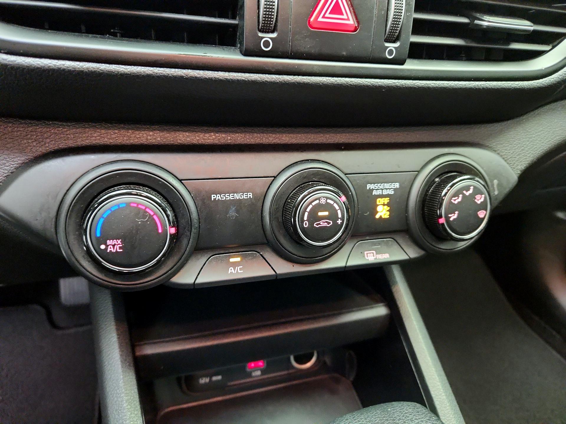 Thumbnail: 2022 Kia Forte - 16