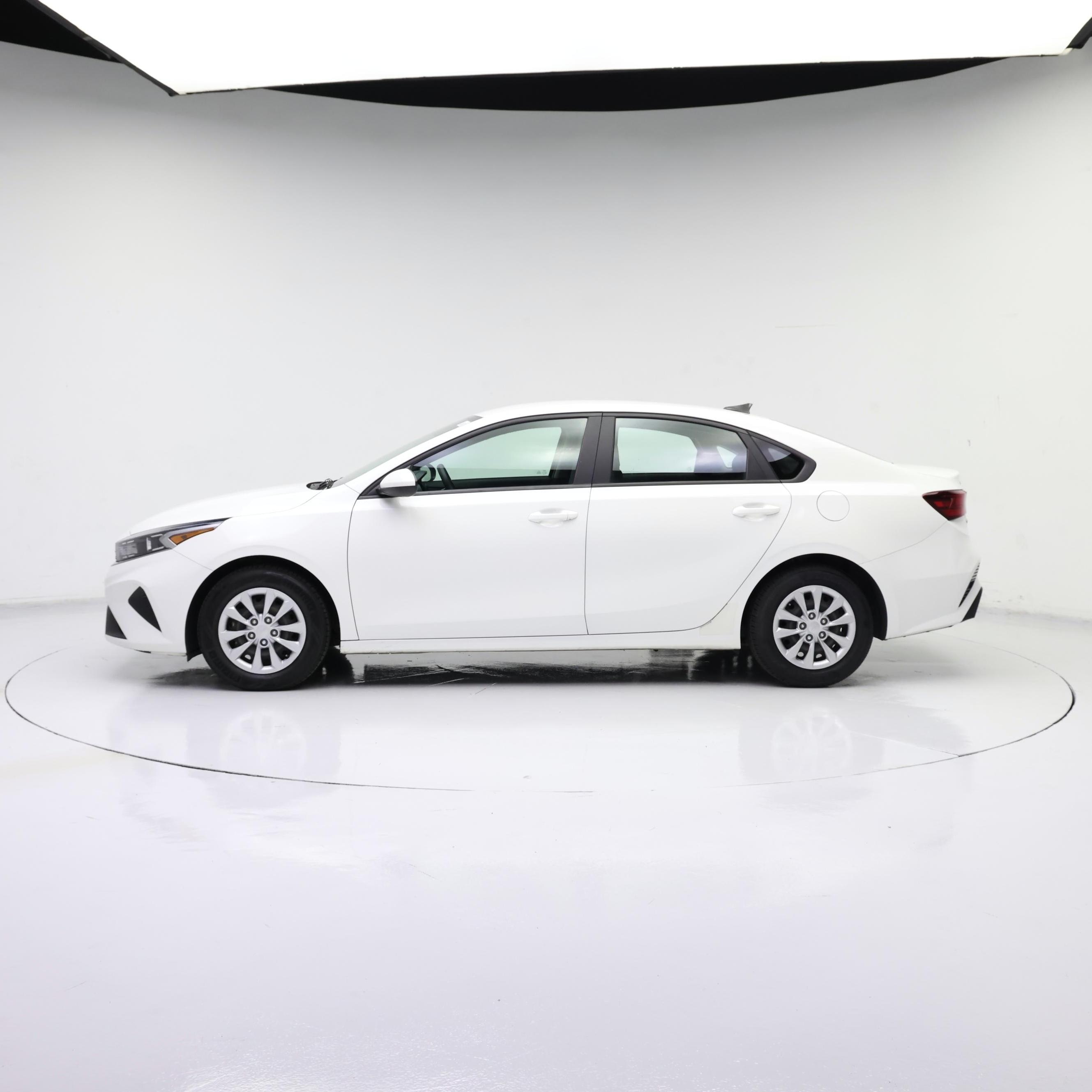 Thumbnail: 2022 Kia Forte - 3