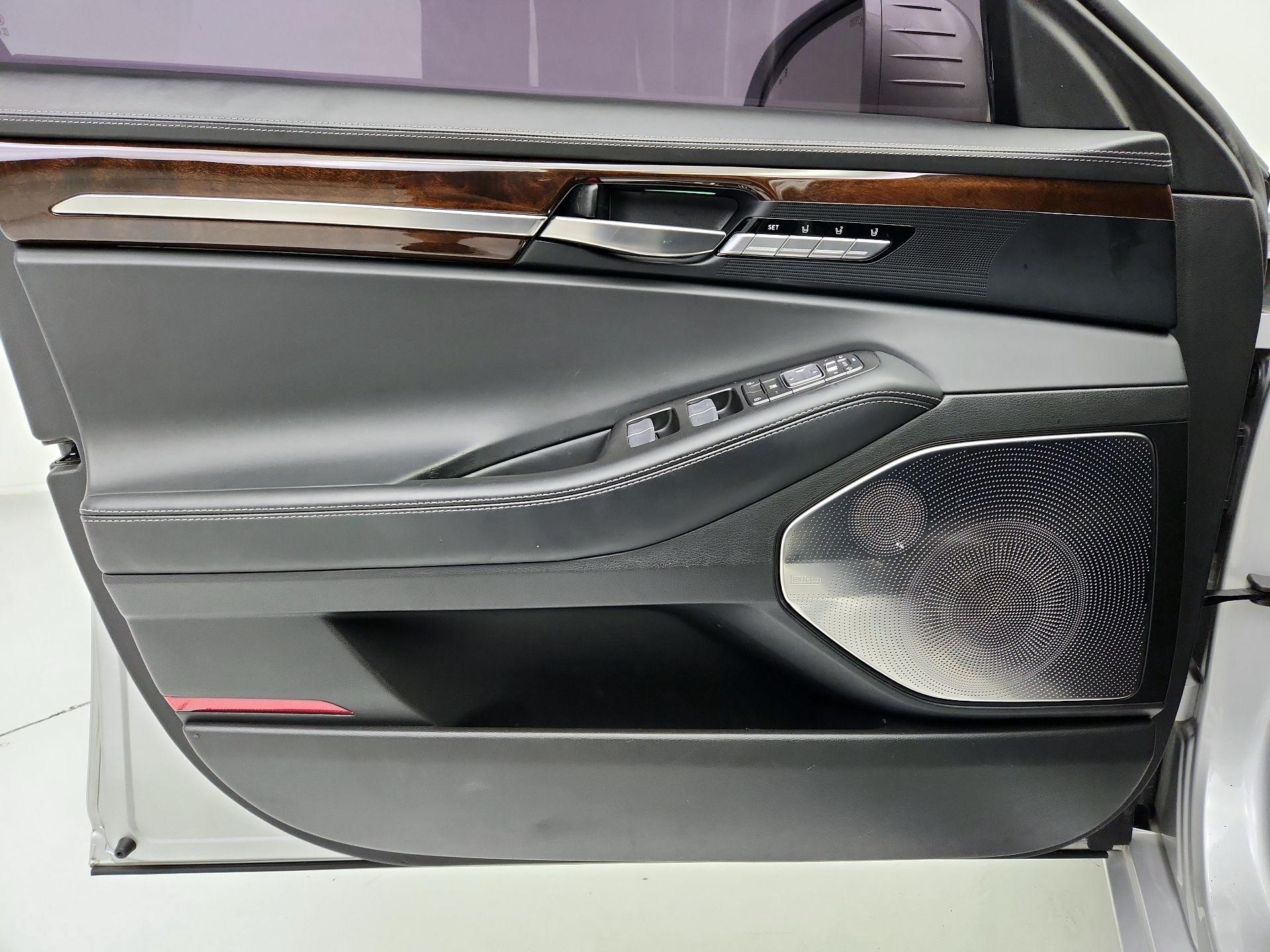 Thumbnail: 2019 Genesis G90 - 12