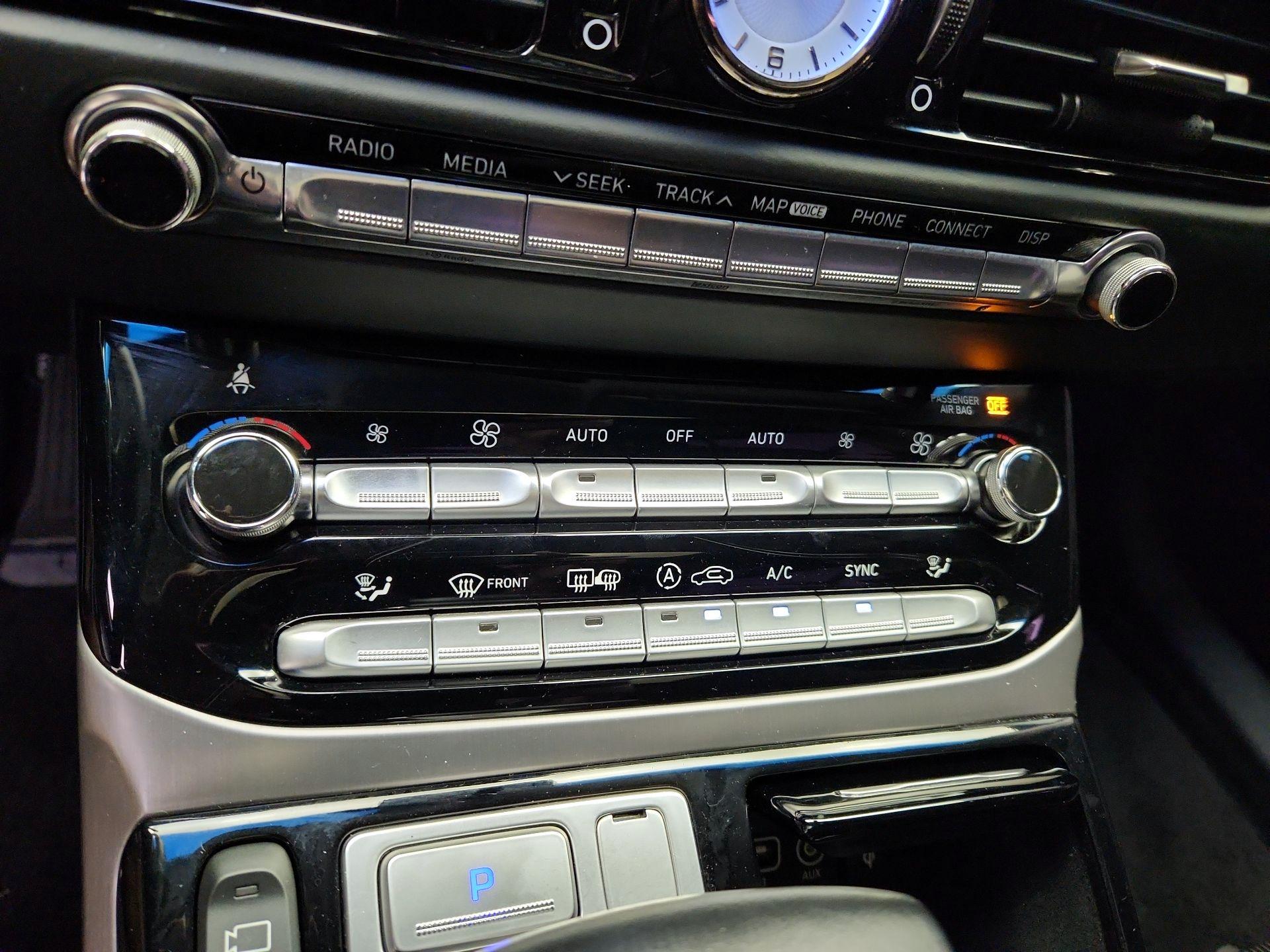 Thumbnail: 2019 Genesis G90 - 17