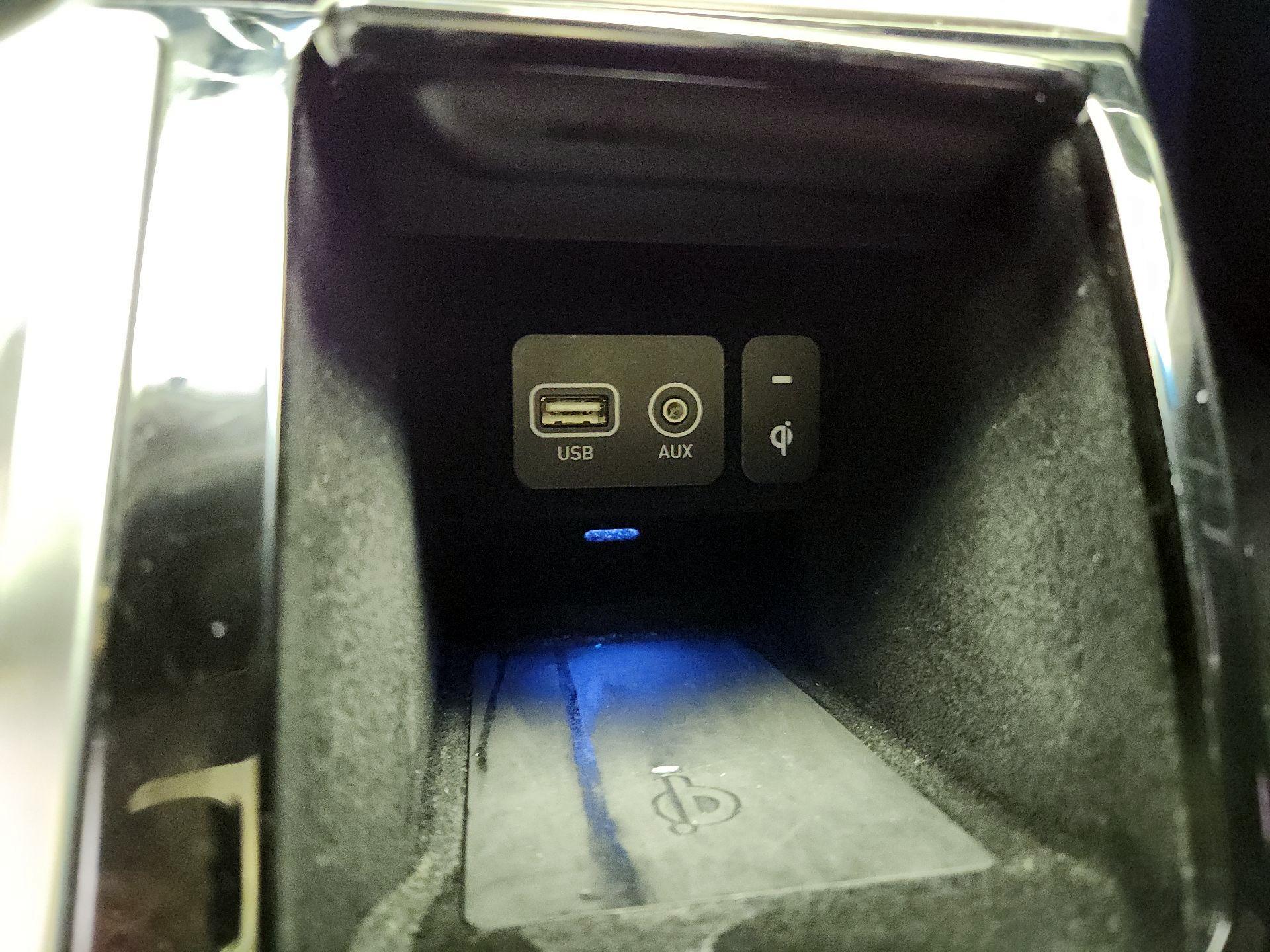 Thumbnail: 2019 Genesis G90 - 19