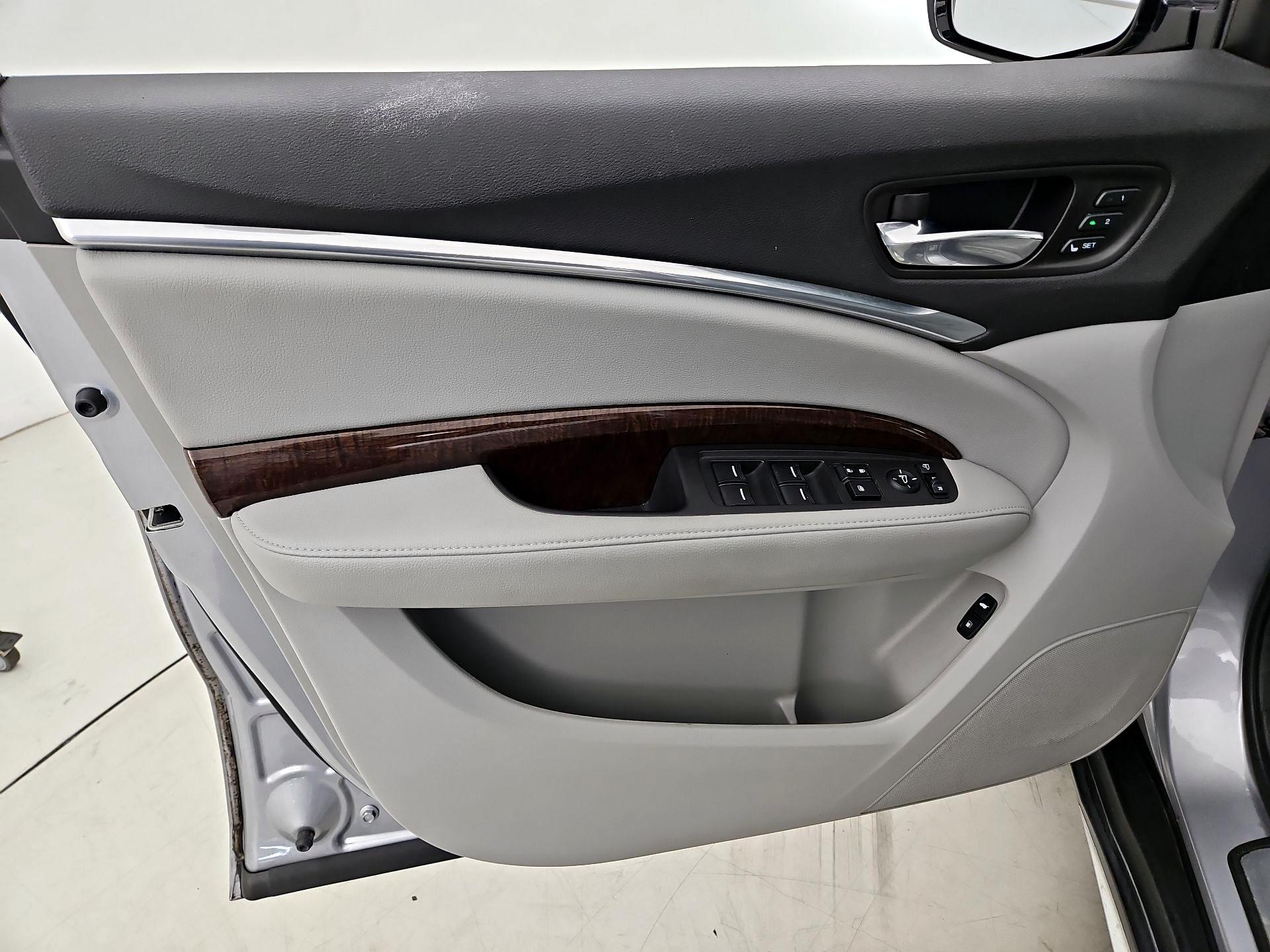 Thumbnail: 2017 Acura MDX - 12