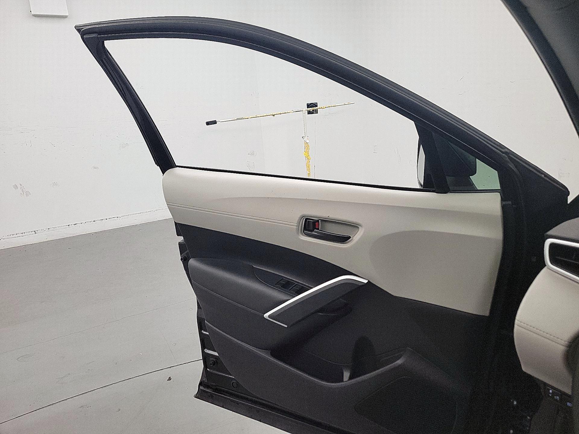 Thumbnail: 2022 Toyota Corolla Cross - 12