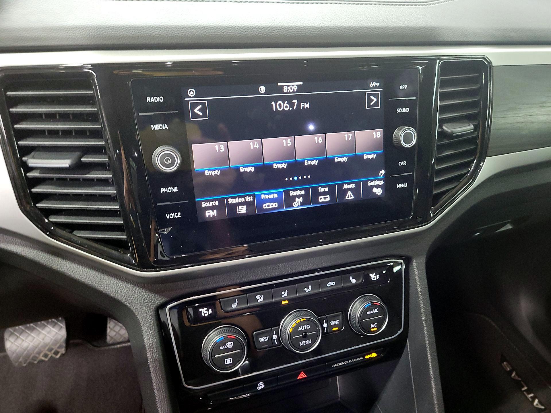 Thumbnail: 2023 Volkswagen Atlas - 13