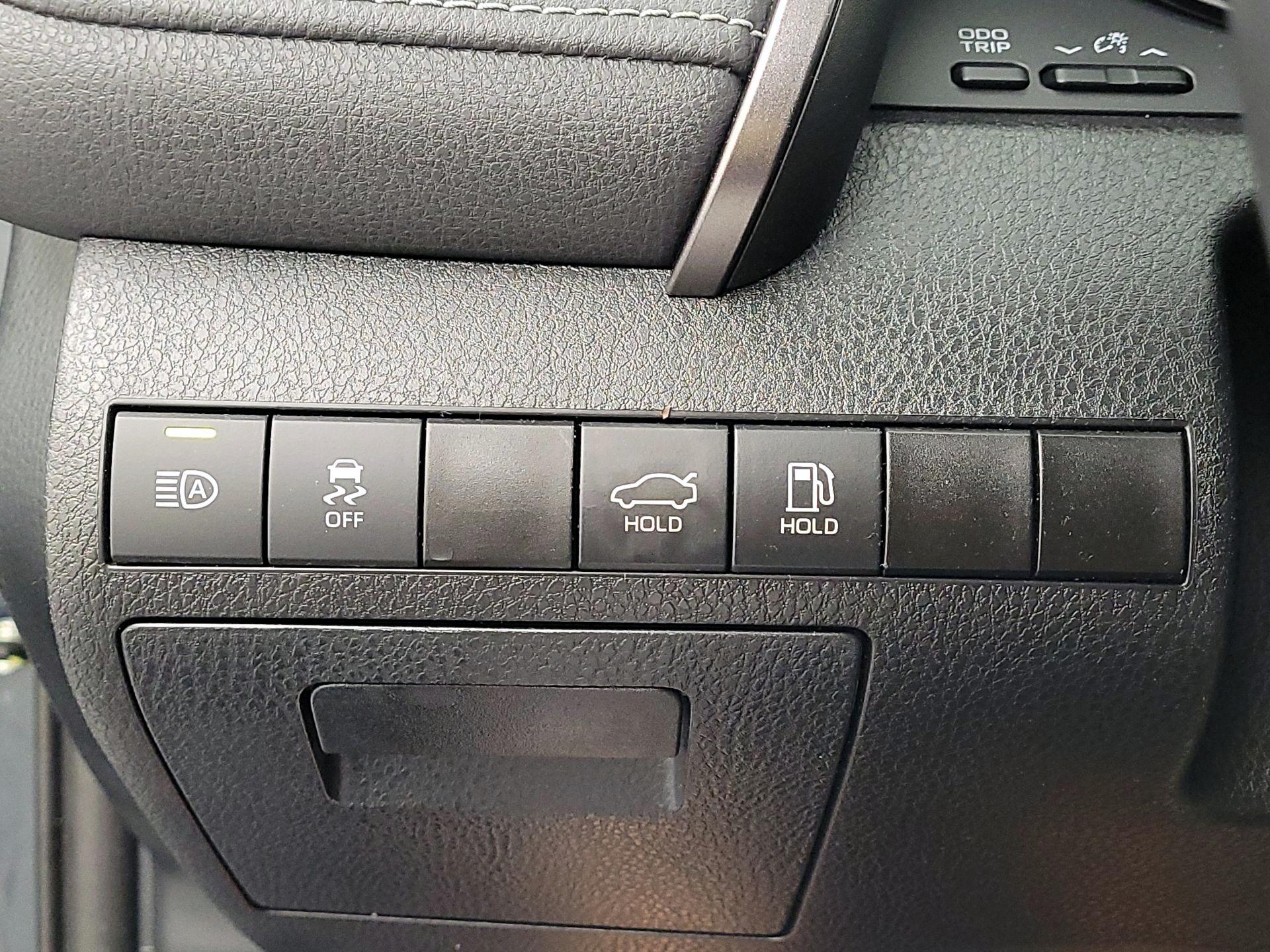 Thumbnail: 2021 Toyota Camry - 13