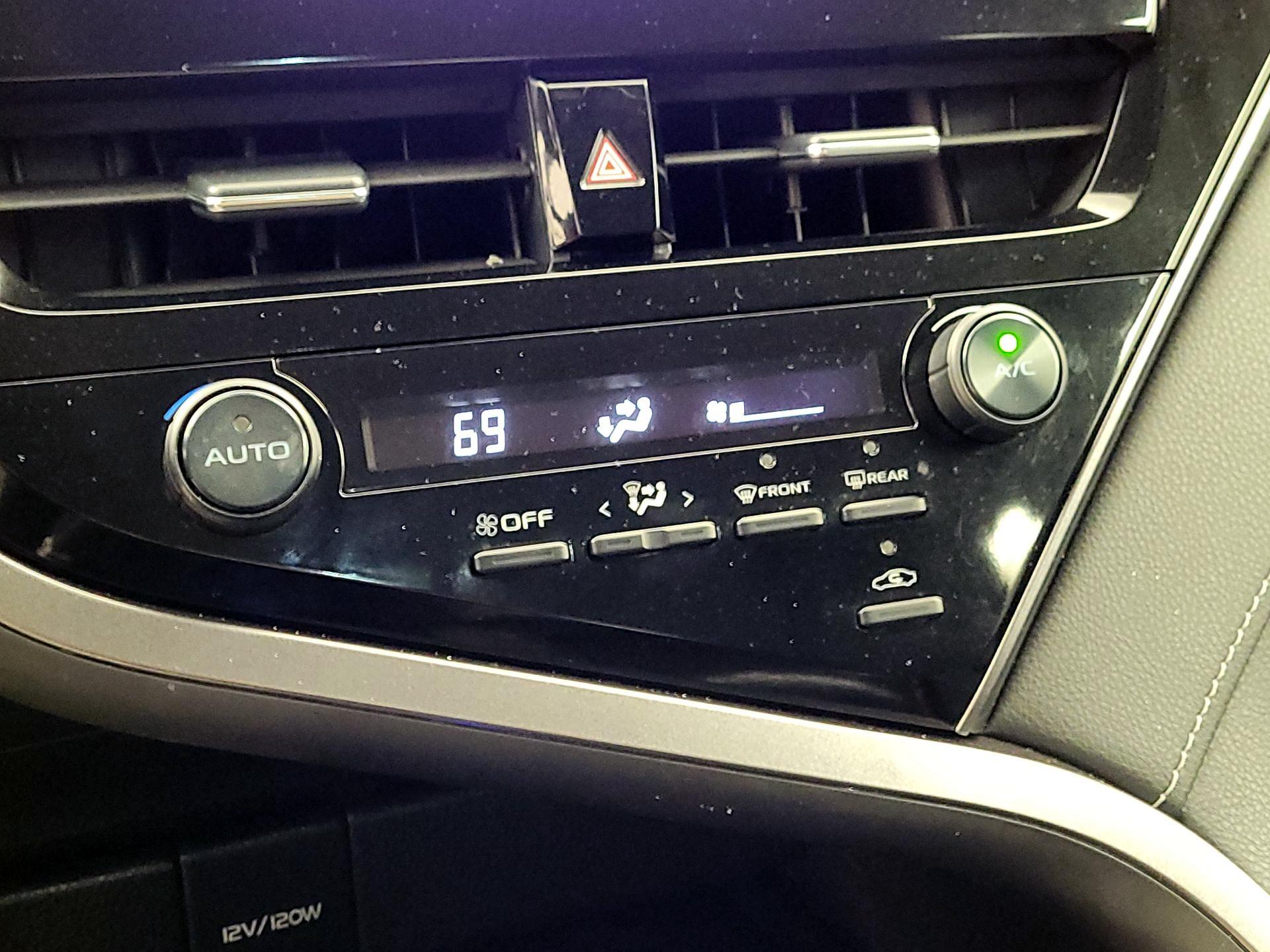 Thumbnail: 2021 Toyota Camry - 16