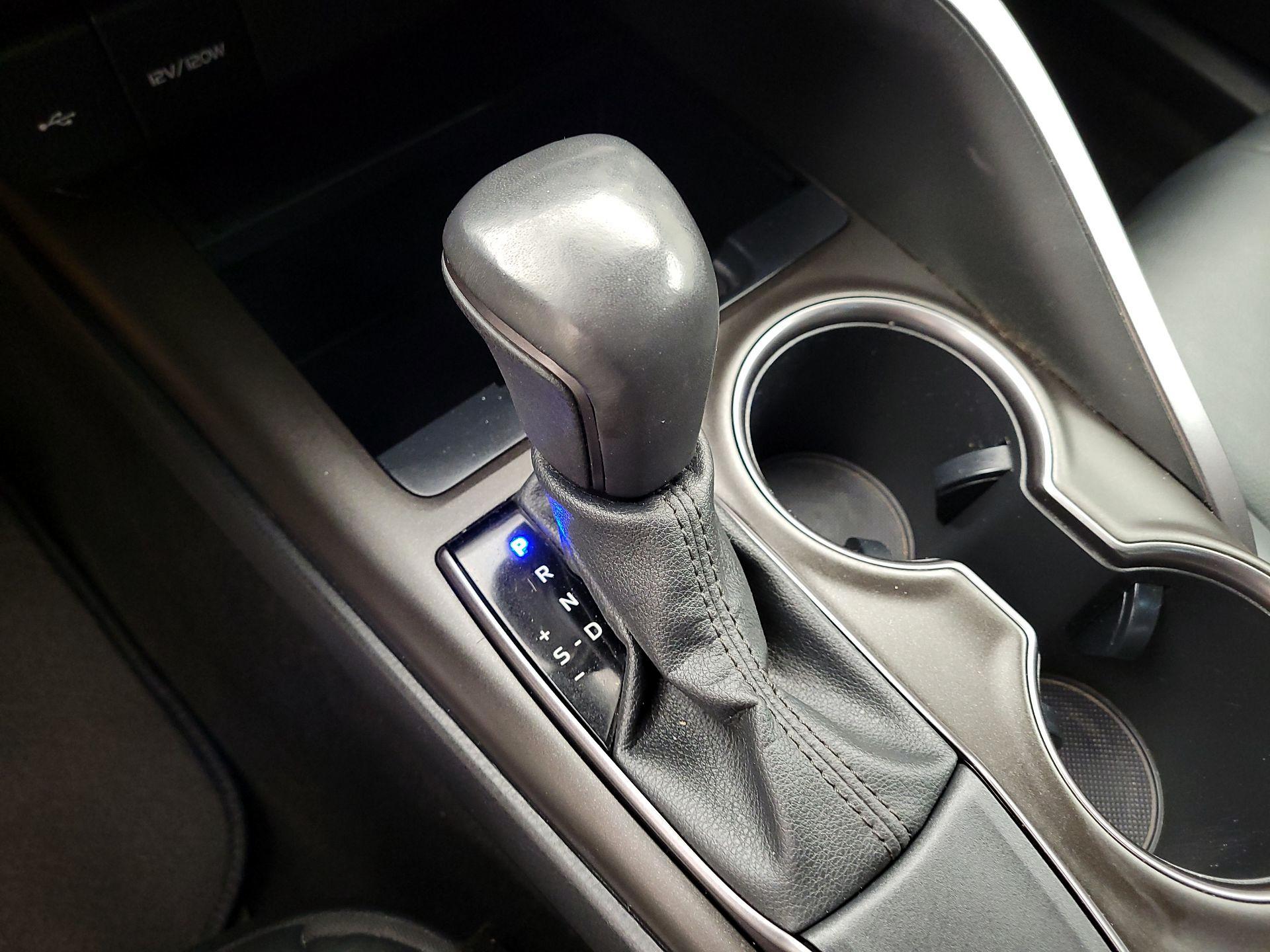 Thumbnail: 2021 Toyota Camry - 17