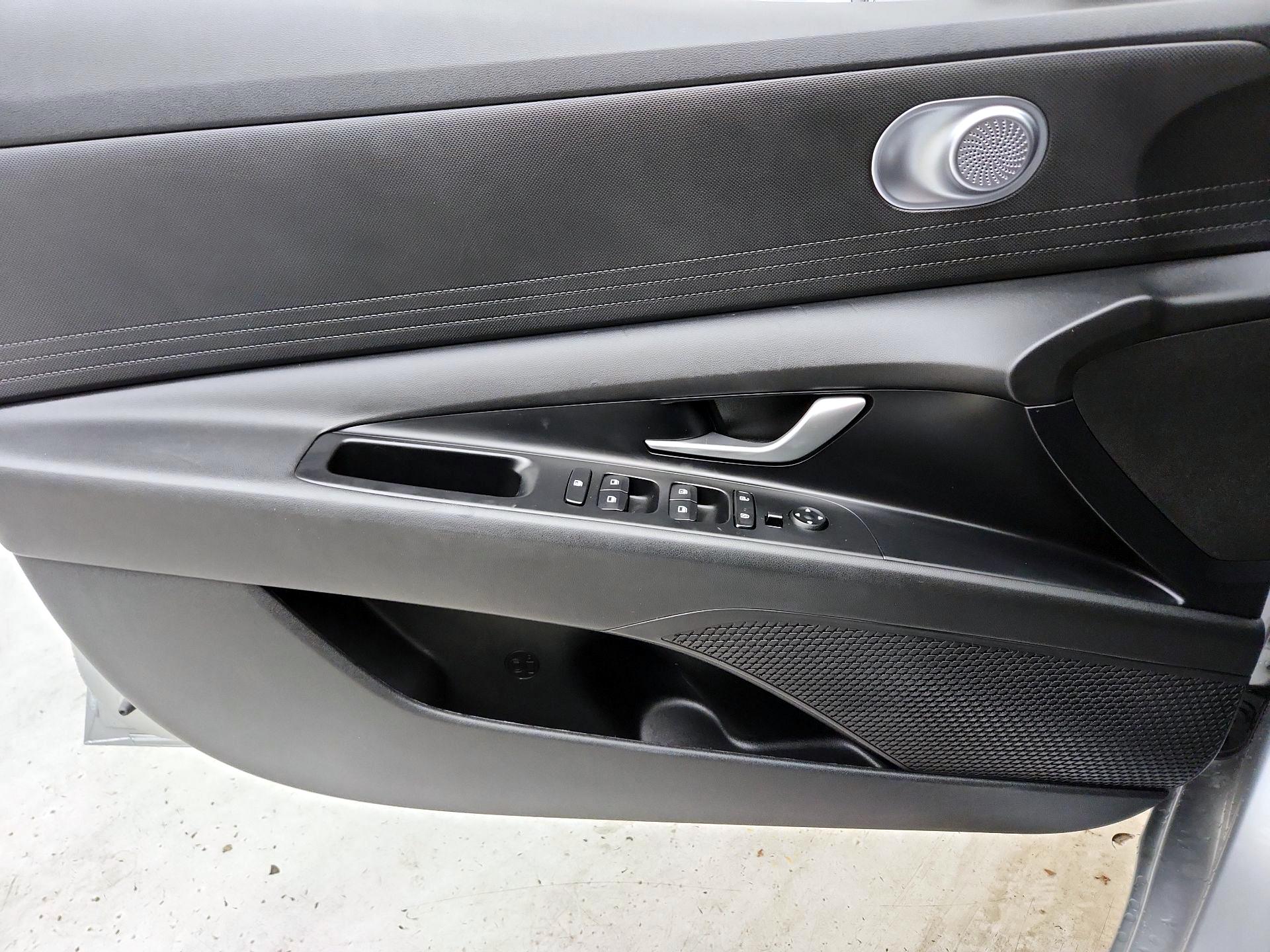 Thumbnail: 2023 Hyundai Elantra - 12