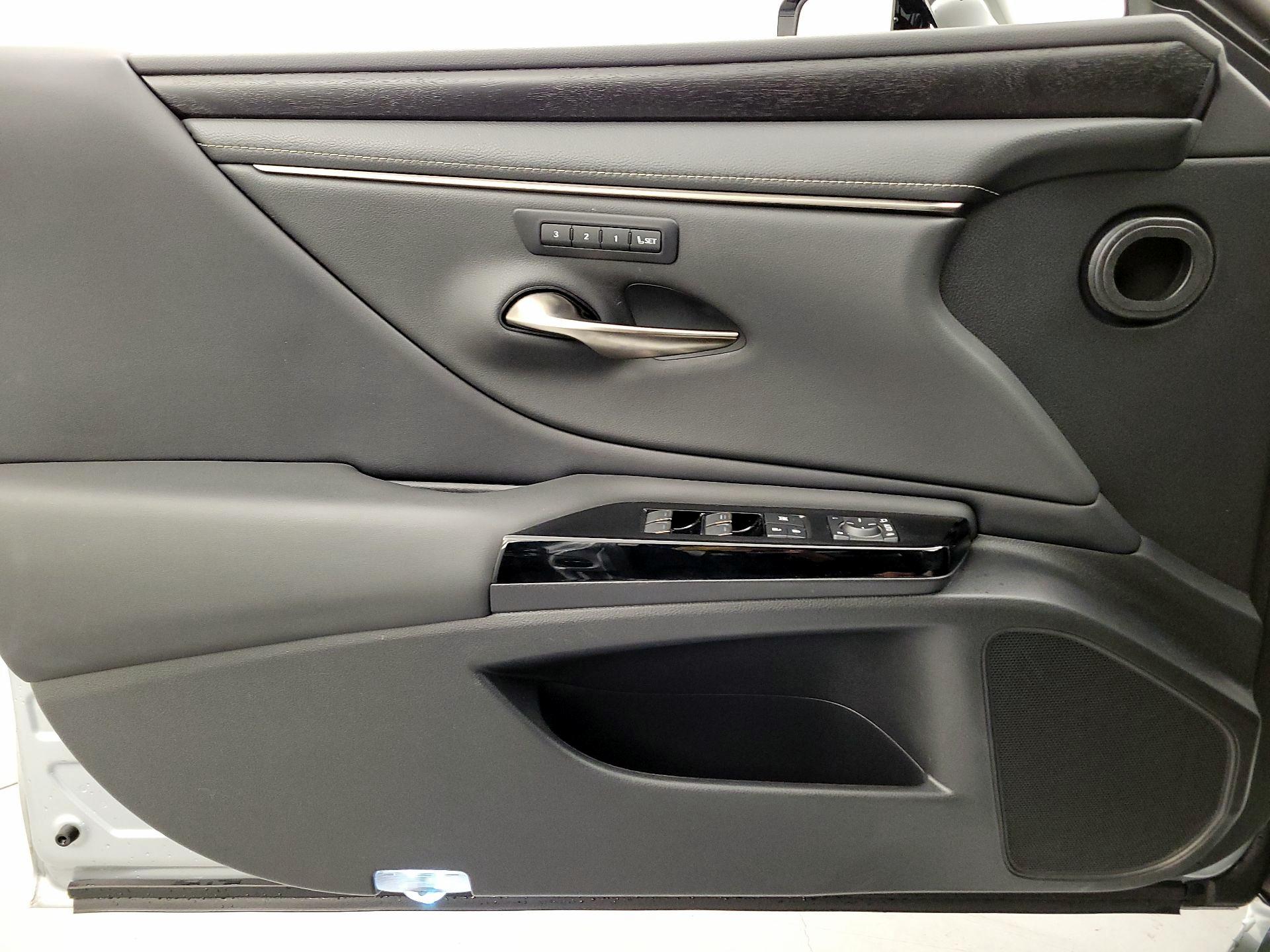 Thumbnail: 2023 Lexus ES - 12