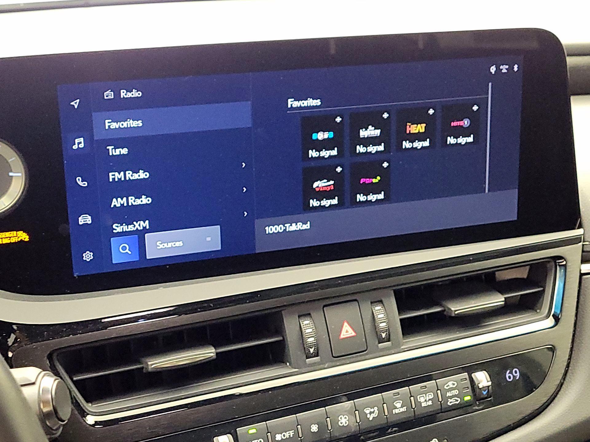 Thumbnail: 2023 Lexus ES - 15