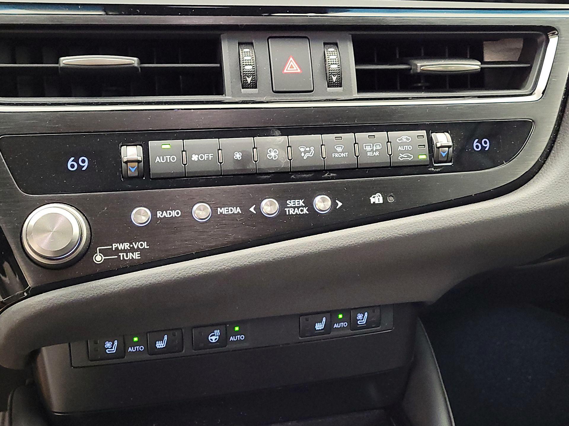 Thumbnail: 2023 Lexus ES - 16