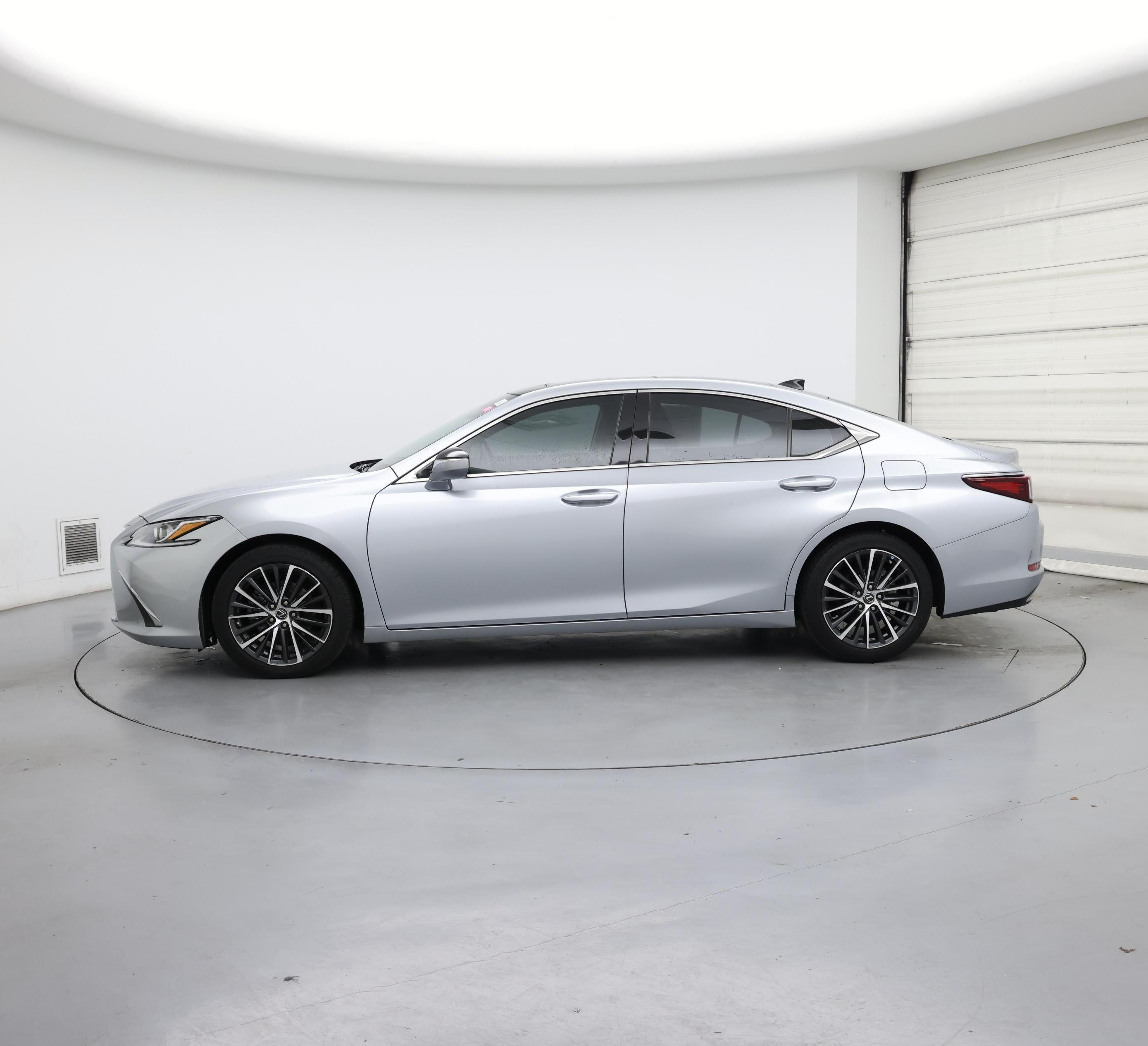 Thumbnail: 2023 Lexus ES - 3