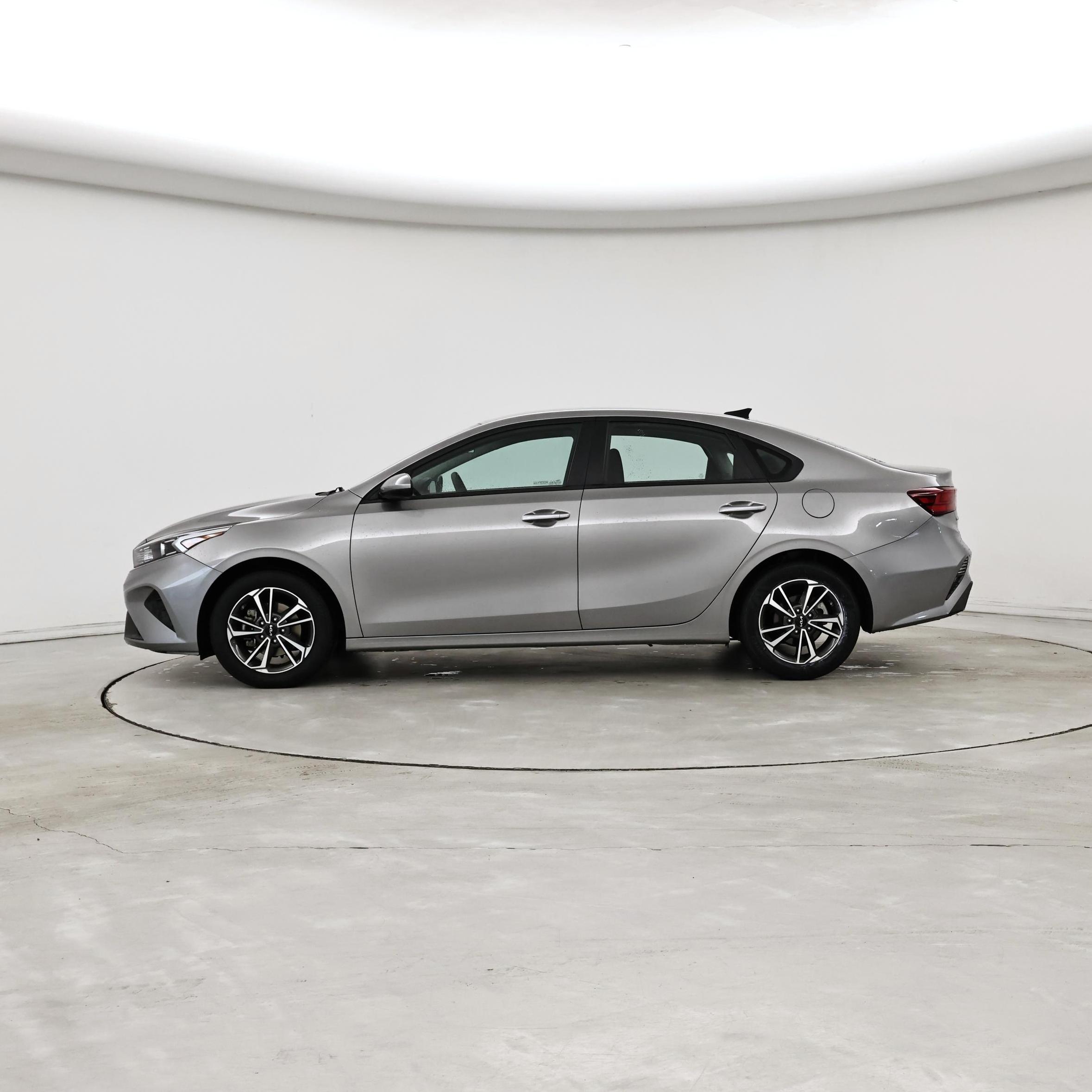 Thumbnail: 2023 Kia Forte - 3