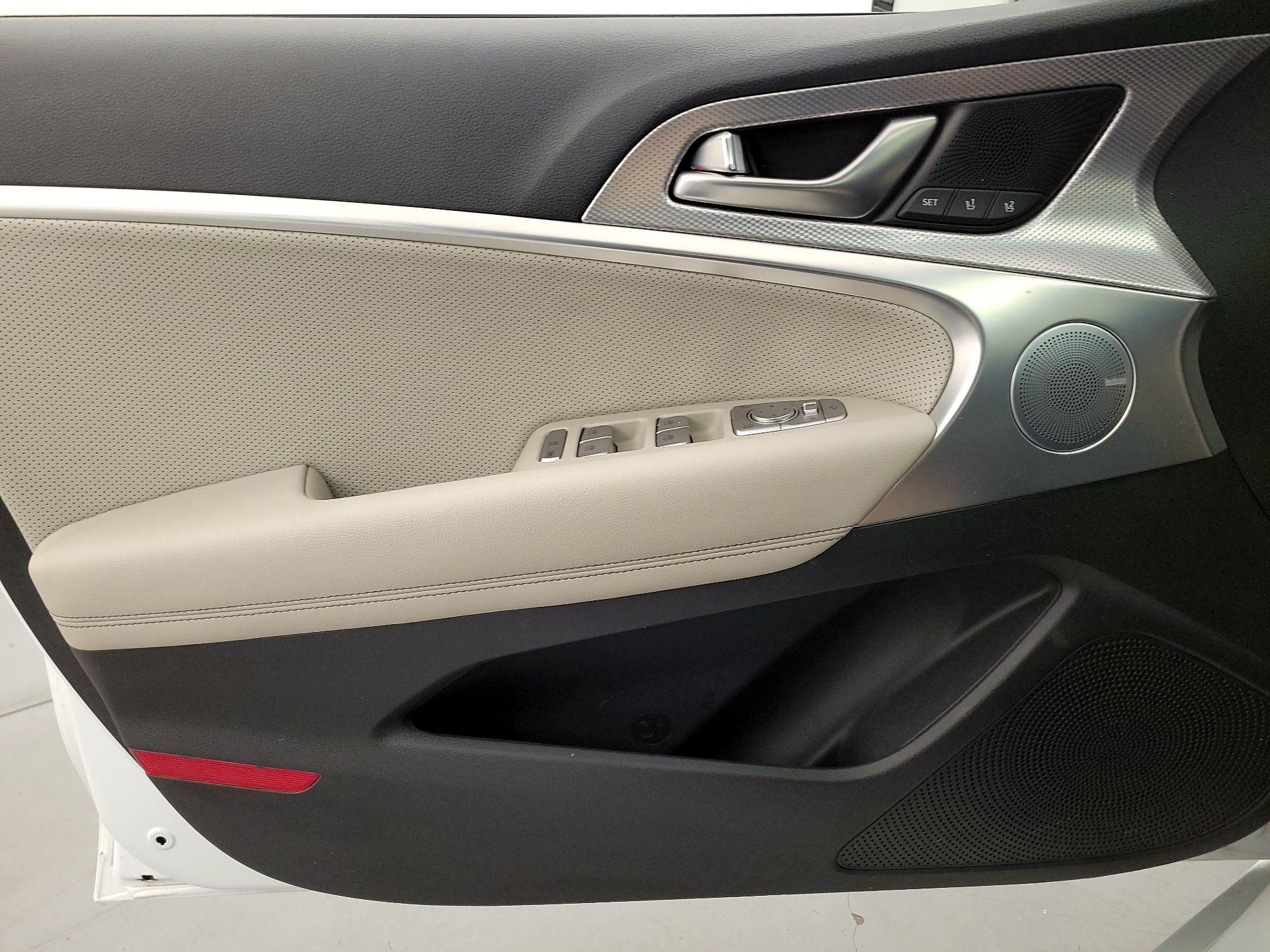 Thumbnail: 2022 Genesis G70 - 12