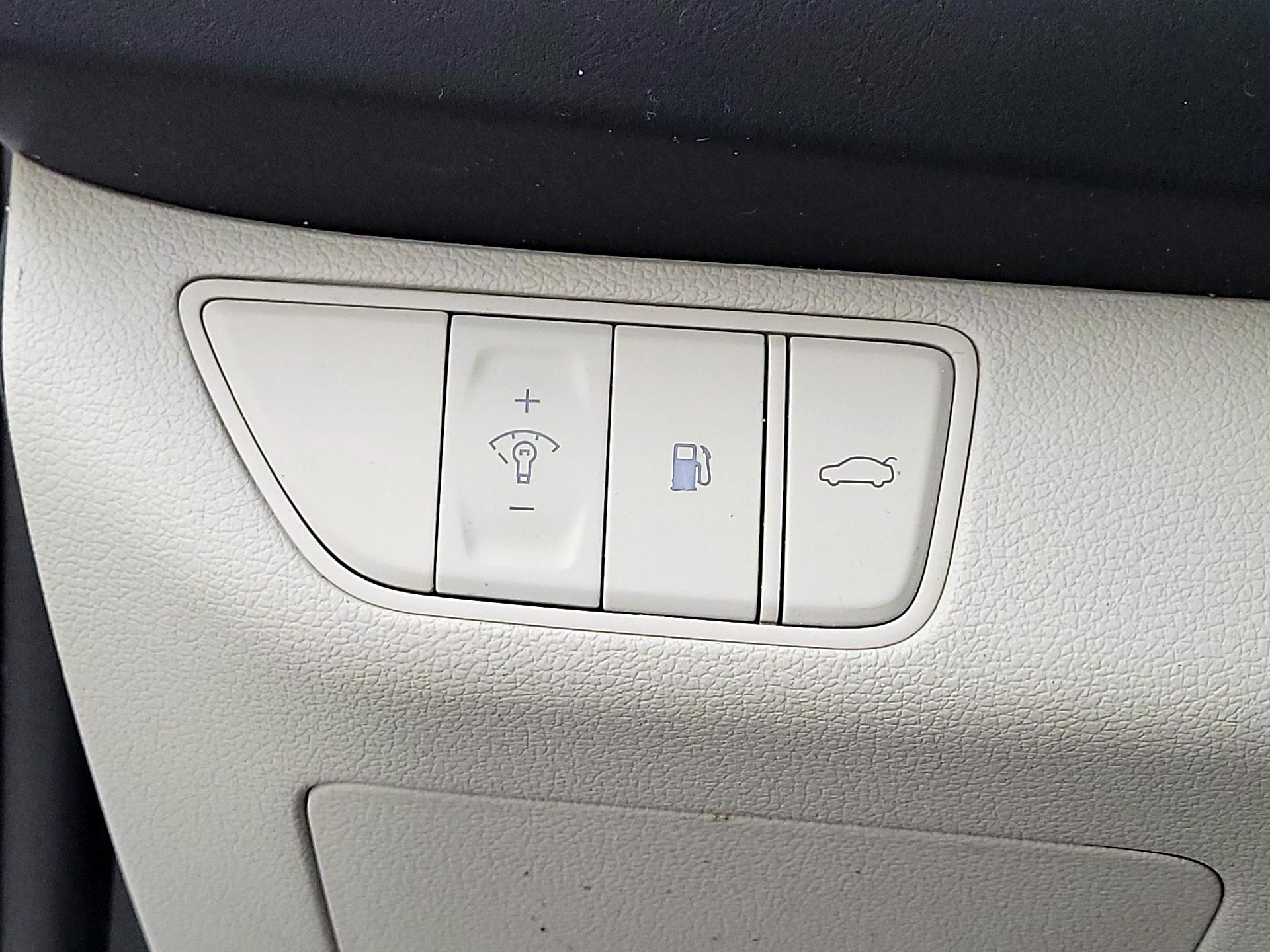 Thumbnail: 2022 Genesis G70 - 13