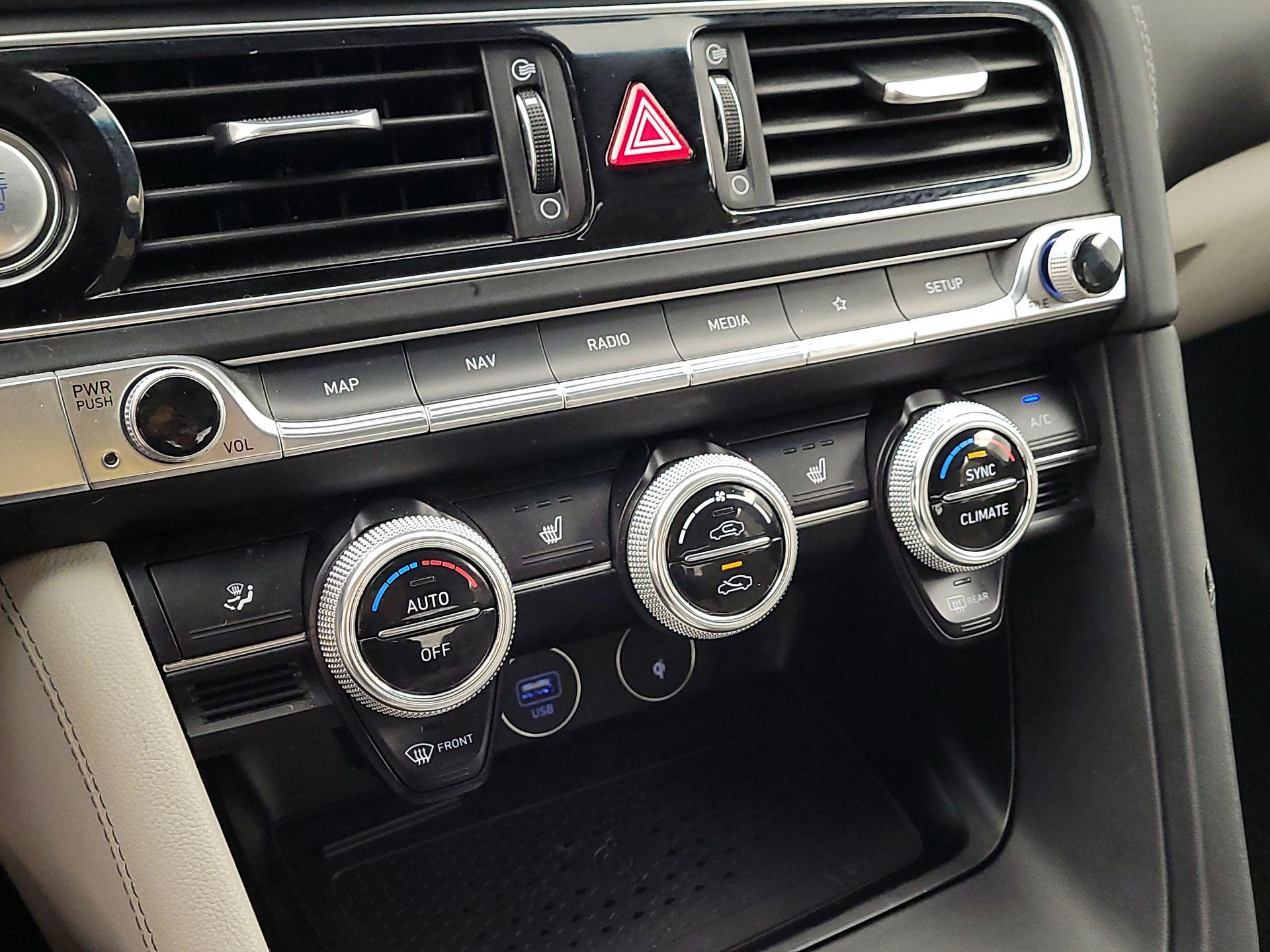 Thumbnail: 2022 Genesis G70 - 16