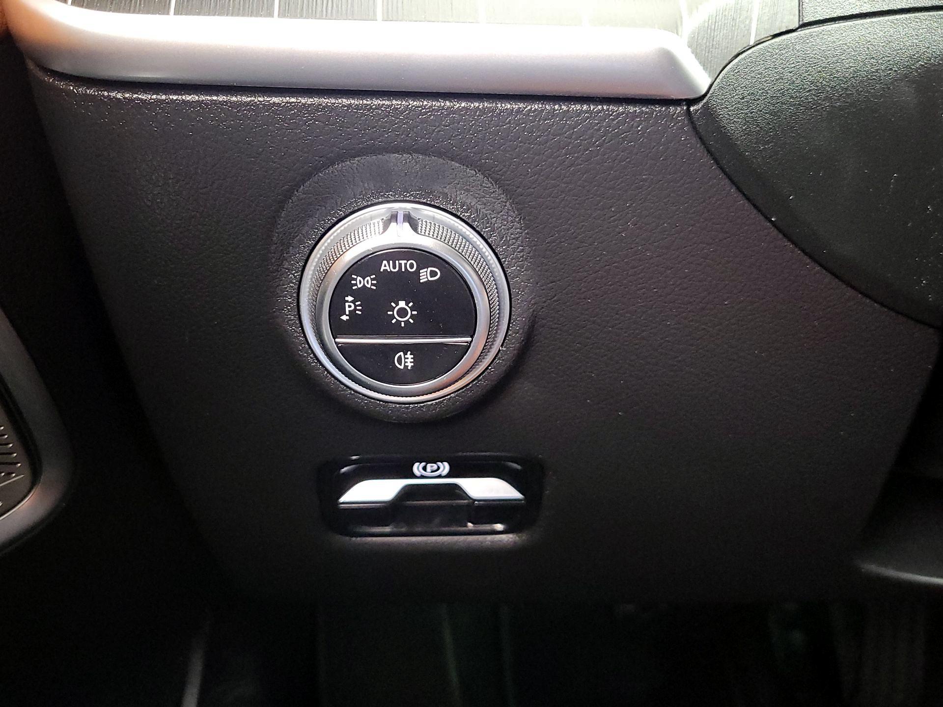 Thumbnail: 2024 Mercedes-Benz C-Class - 13