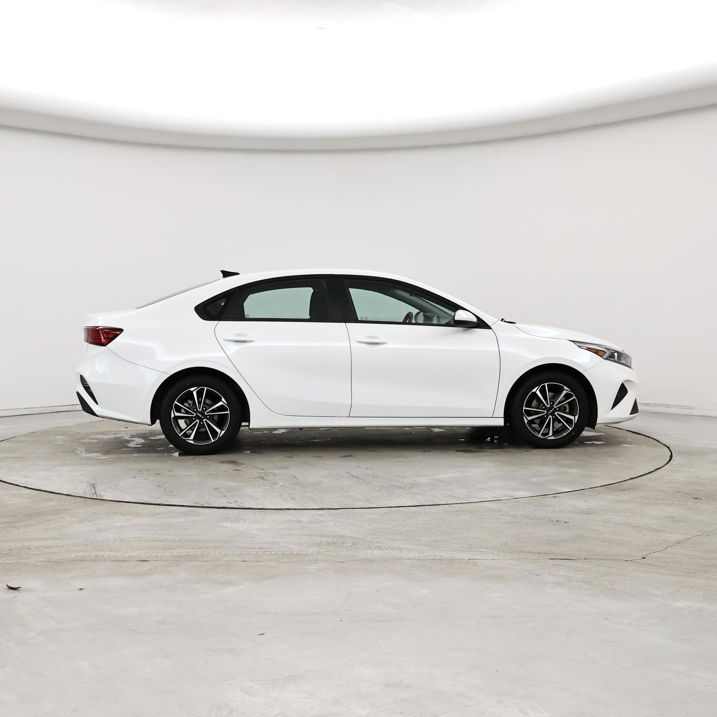 Thumbnail: 2024 Kia Forte - 7