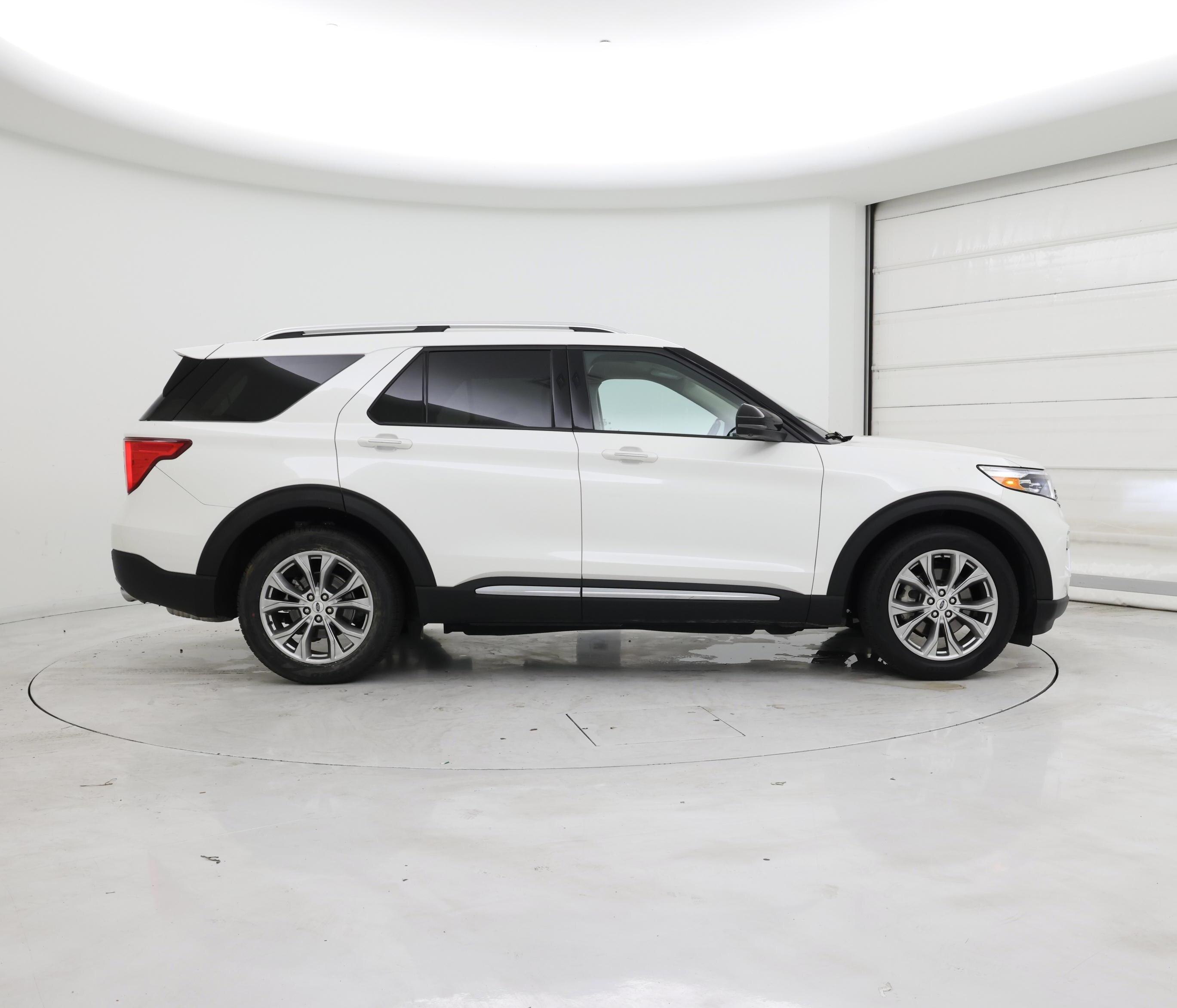 Thumbnail: 2021 Ford Explorer - 7