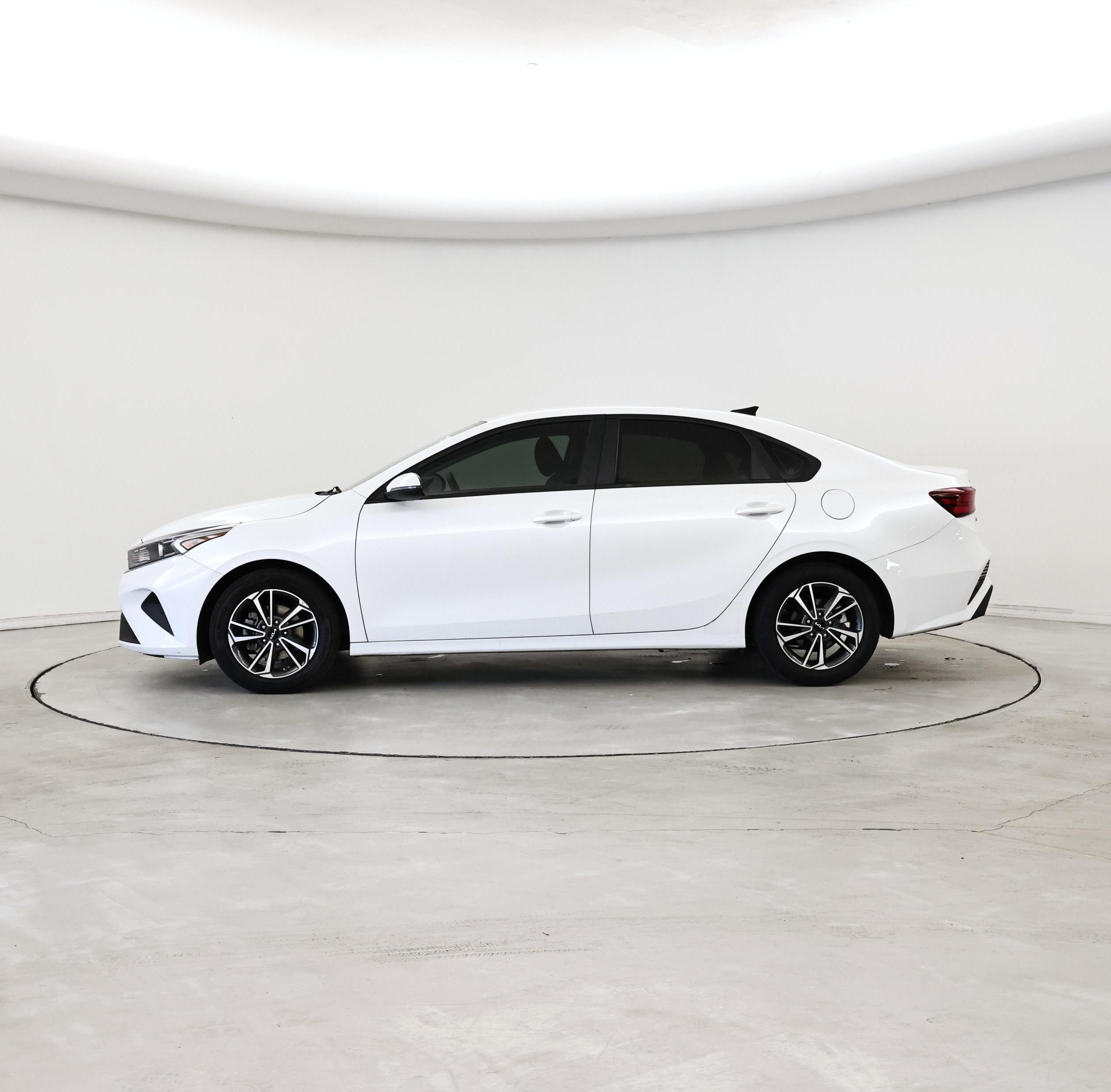 Thumbnail: 2023 Kia Forte - 3