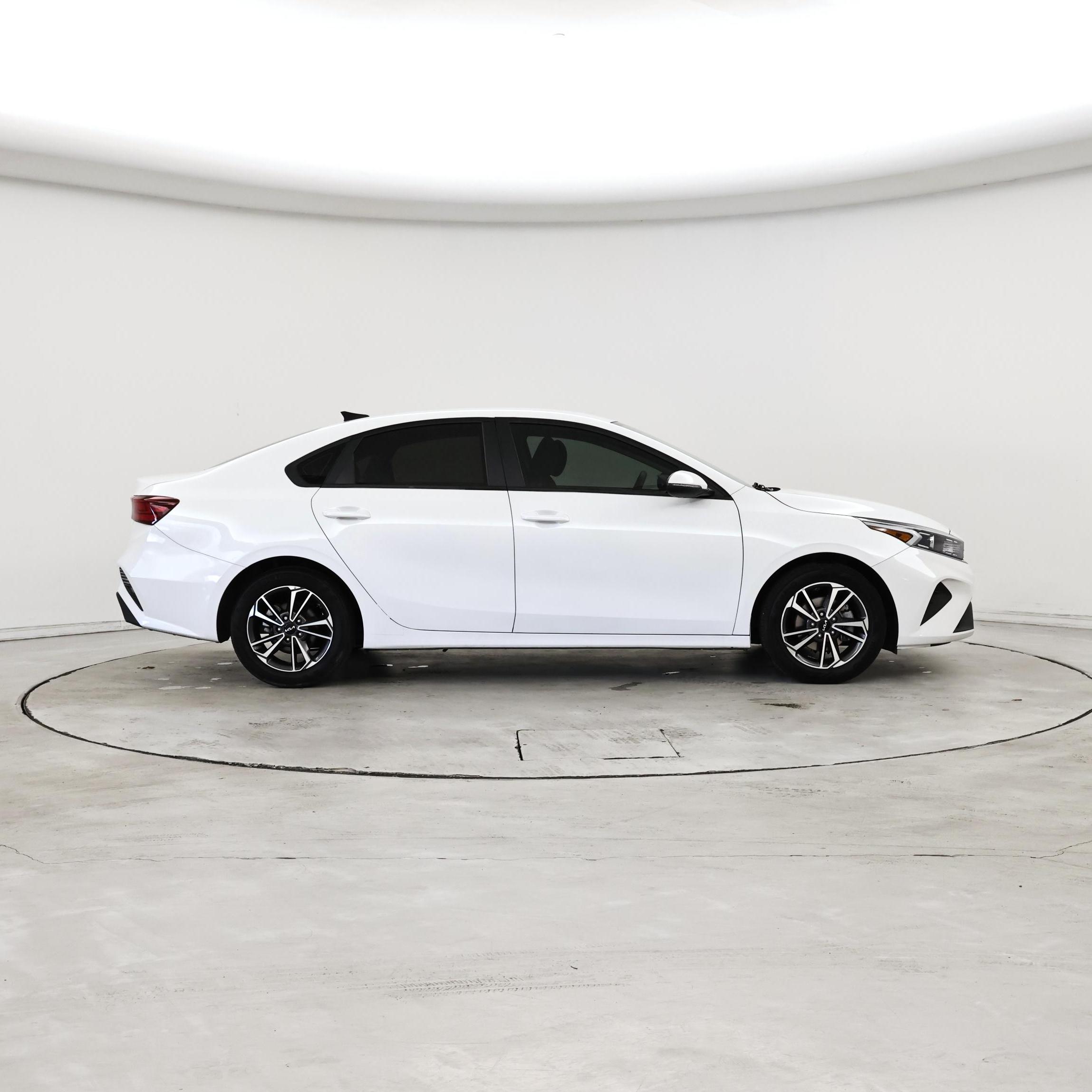 Thumbnail: 2023 Kia Forte - 7