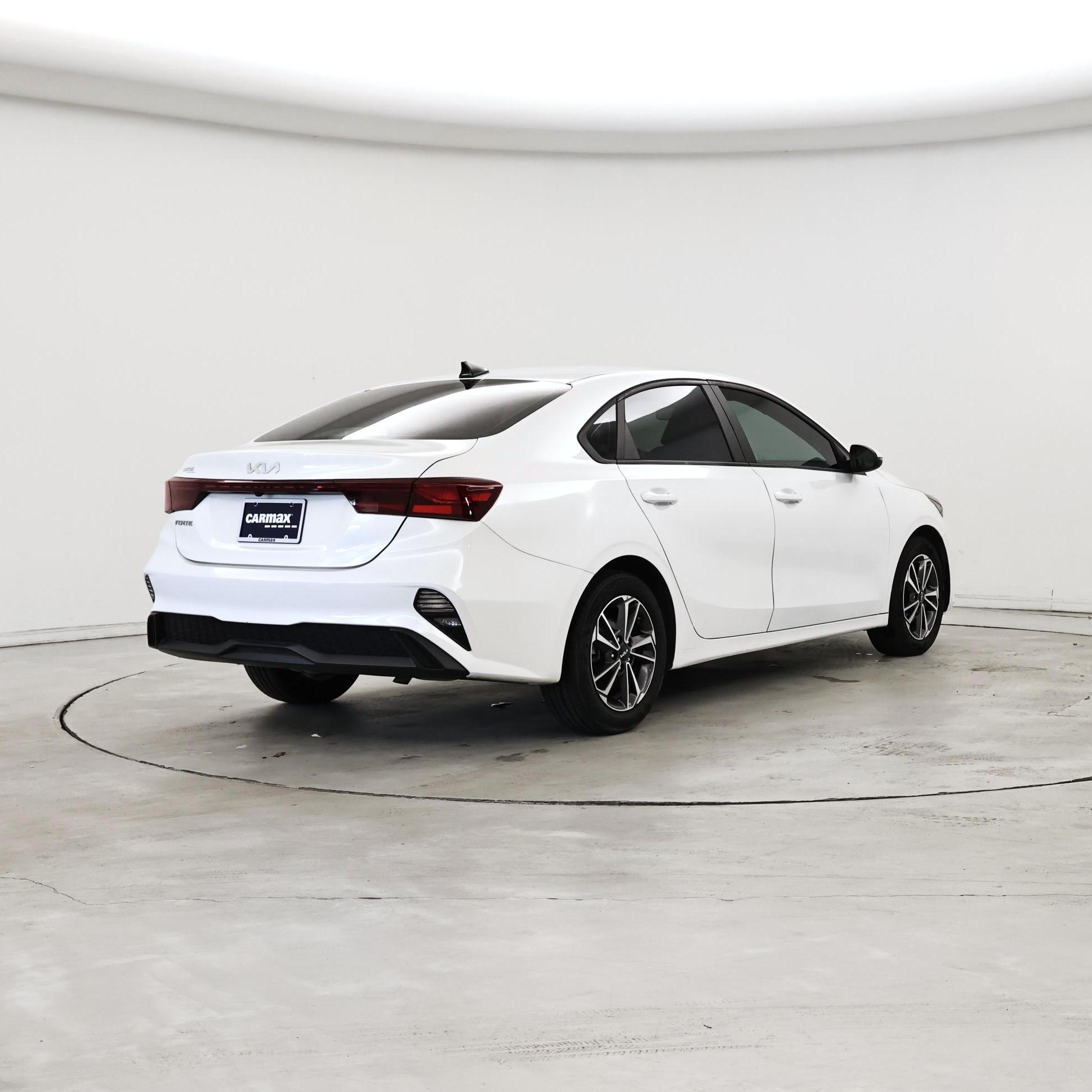 Thumbnail: 2023 Kia Forte - 8